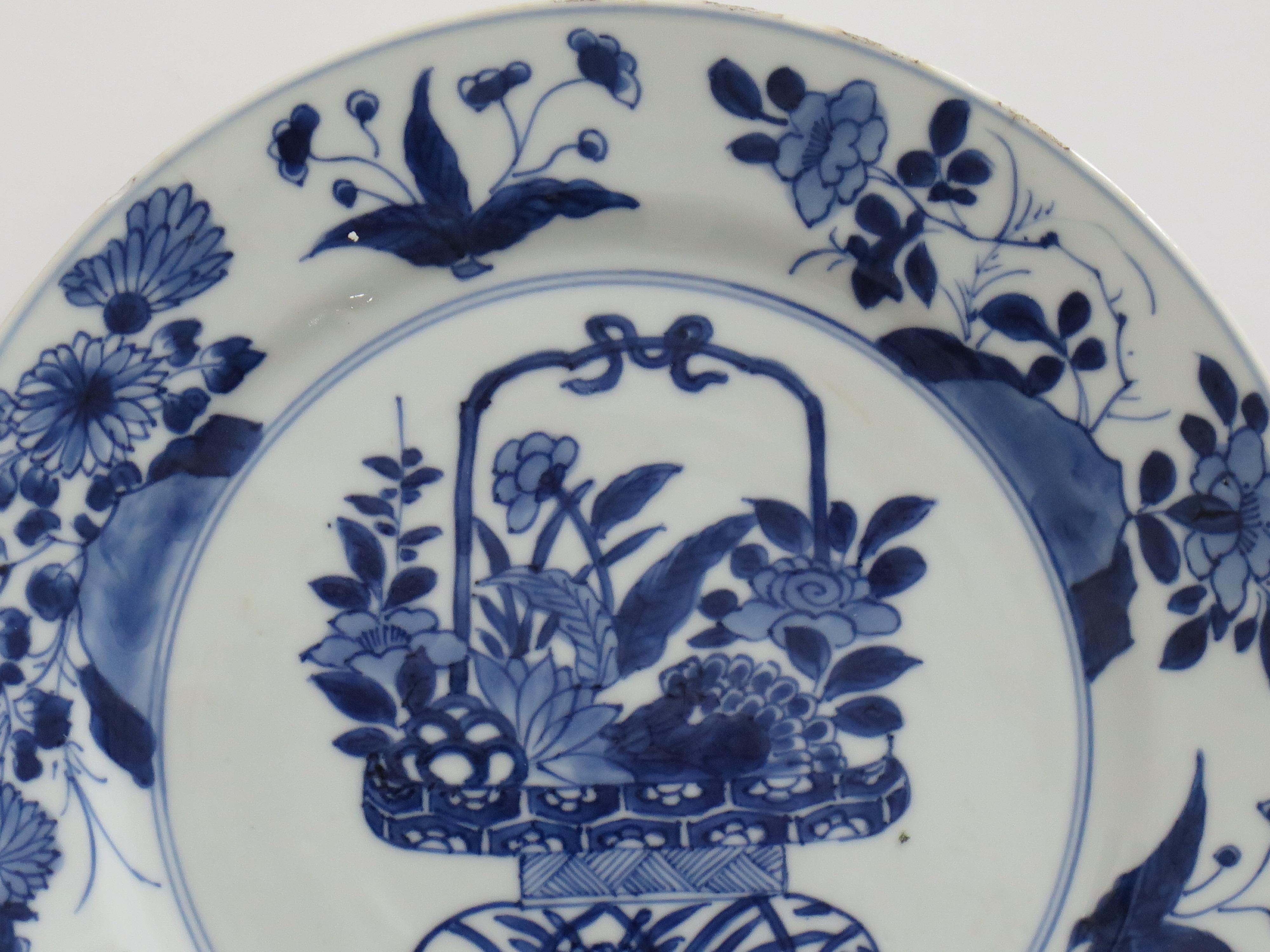 17th Century Kangxi Mark & period Chinese Plate Porcelain Blue & White flower basket, Ca 1700 For Sale