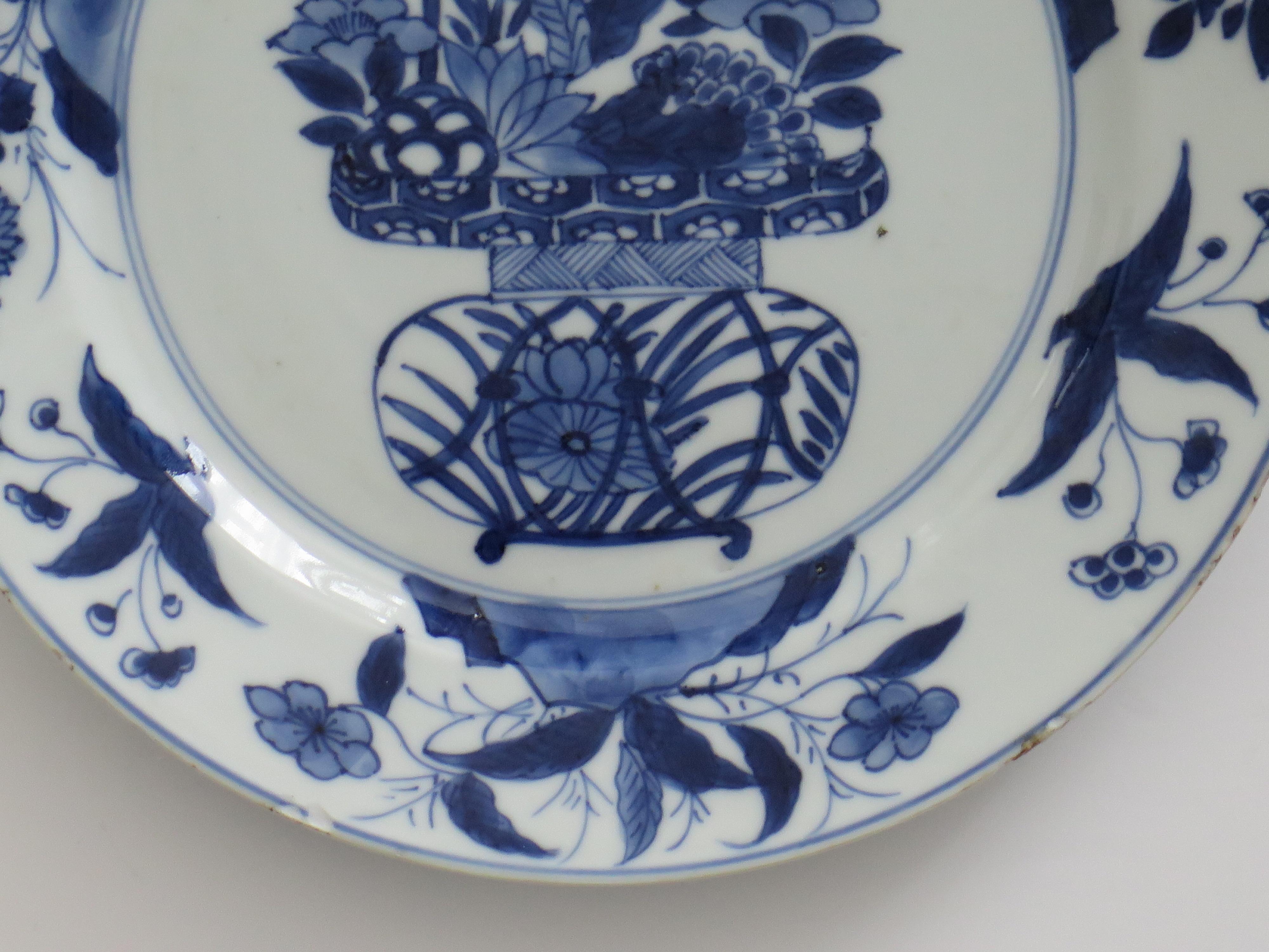 Kangxi Mark & period Chinese Plate Porcelain Blue & White flower basket, Ca 1700 For Sale 1