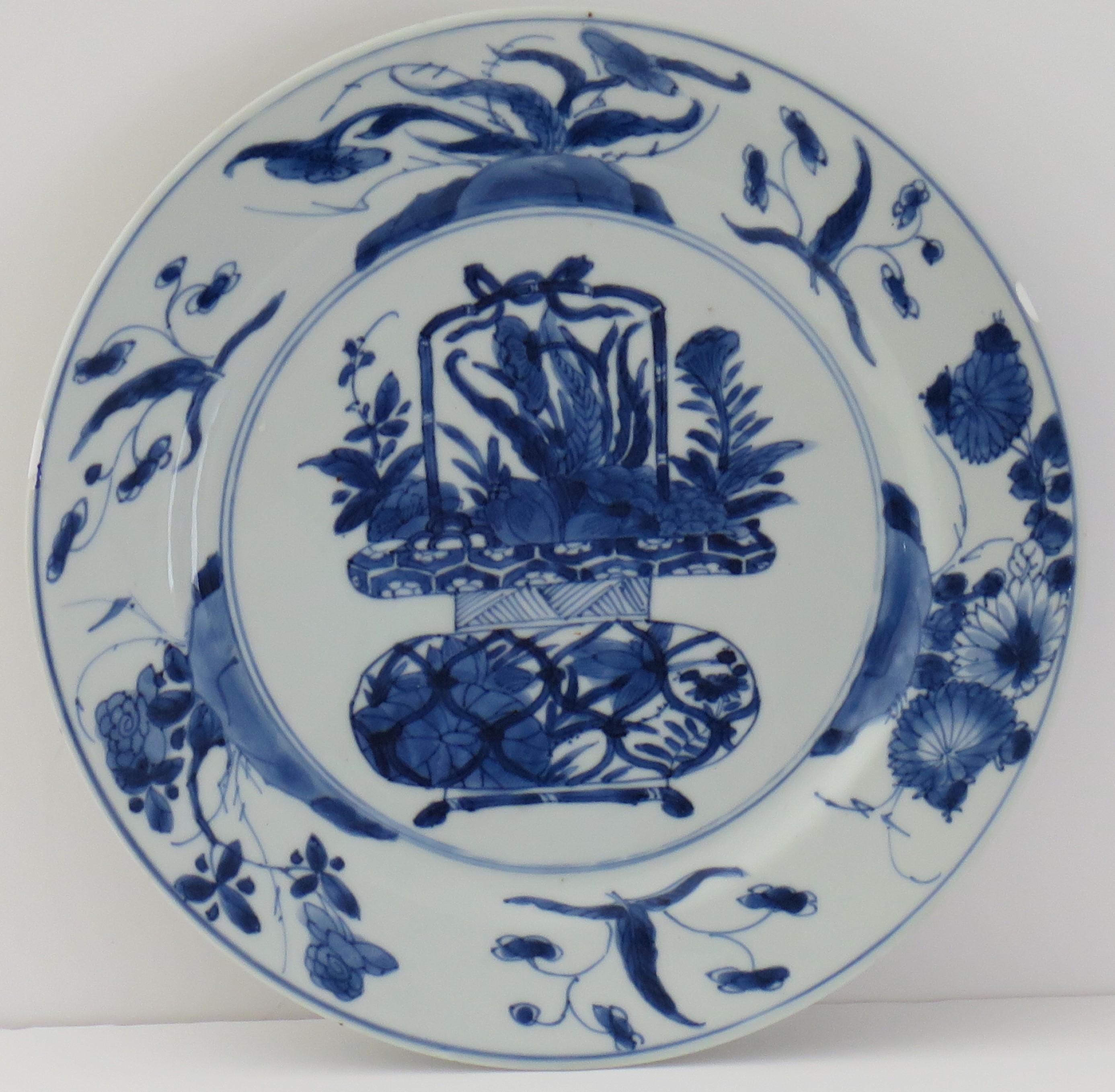 Kangxi Mark & period Chinese Plate Porcelain Blue & White flower basket, Ca 1700 For Sale 1