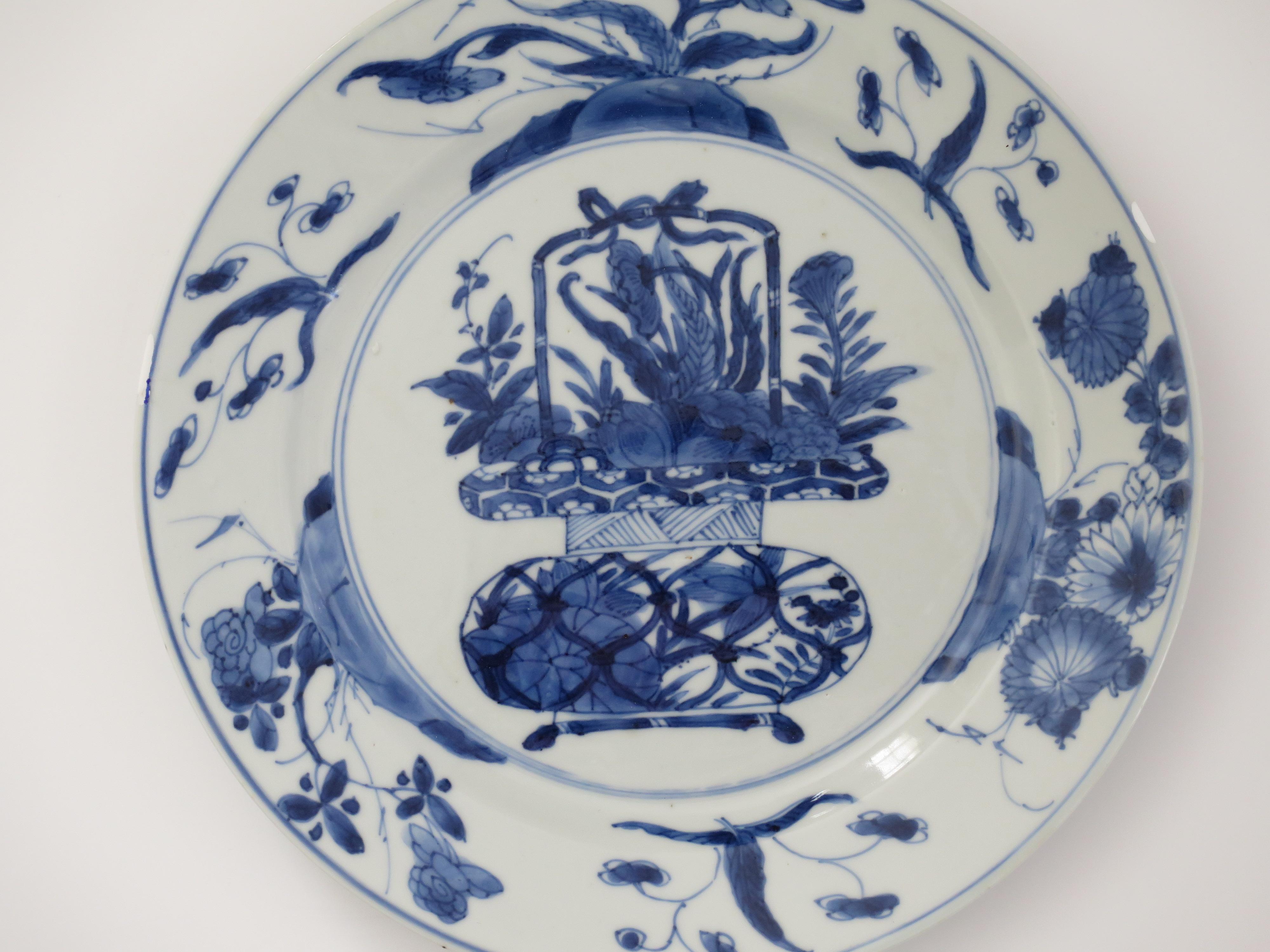 Kangxi Mark & period Chinese Plate Porcelain Blue & White flower basket, Ca 1700 For Sale 2
