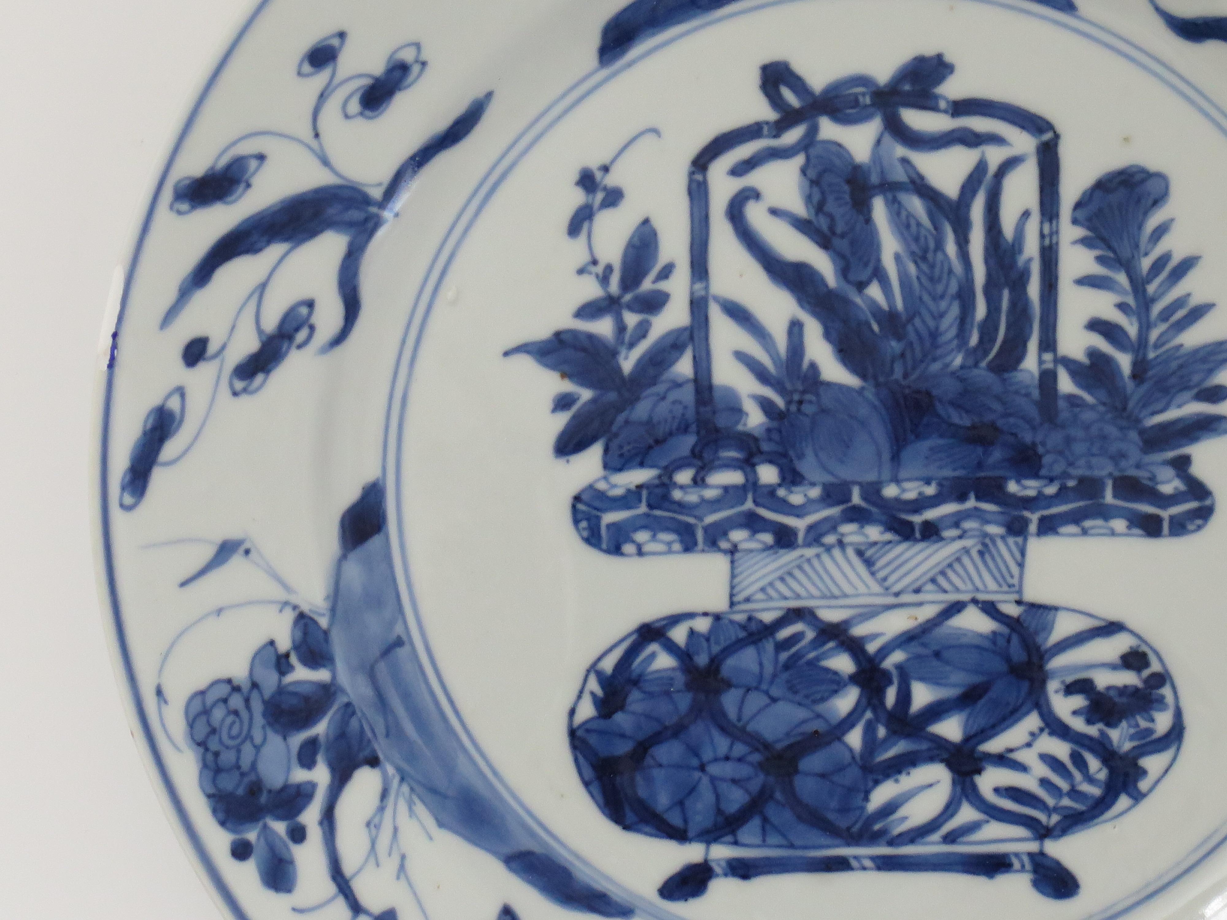 Kangxi Mark & period Chinese Plate Porcelain Blue & White flower basket, Ca 1700 For Sale 3