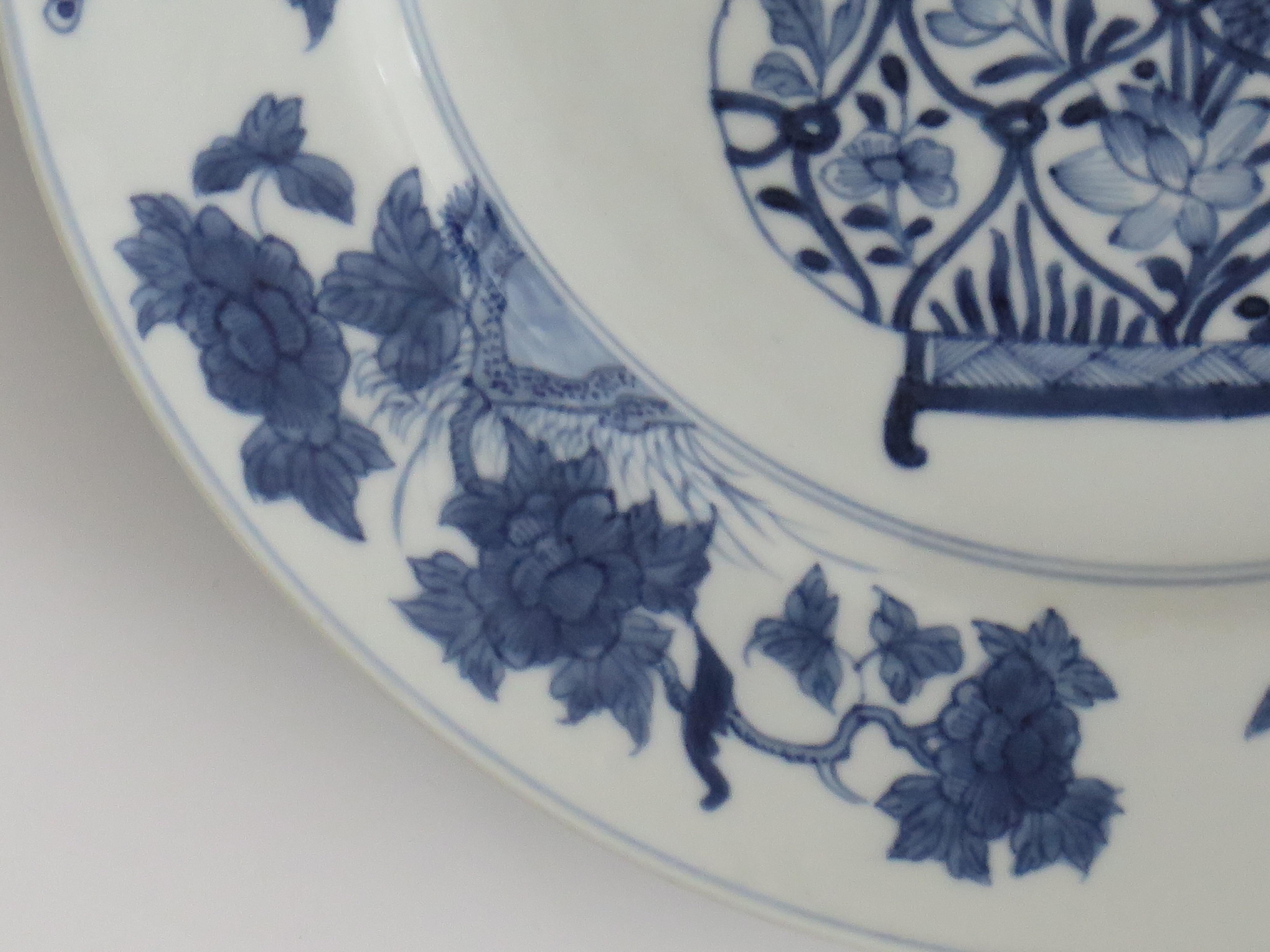 Kangxi Mark and period Chinese Large Plate Porcelain Blue & White, circa 1700 1