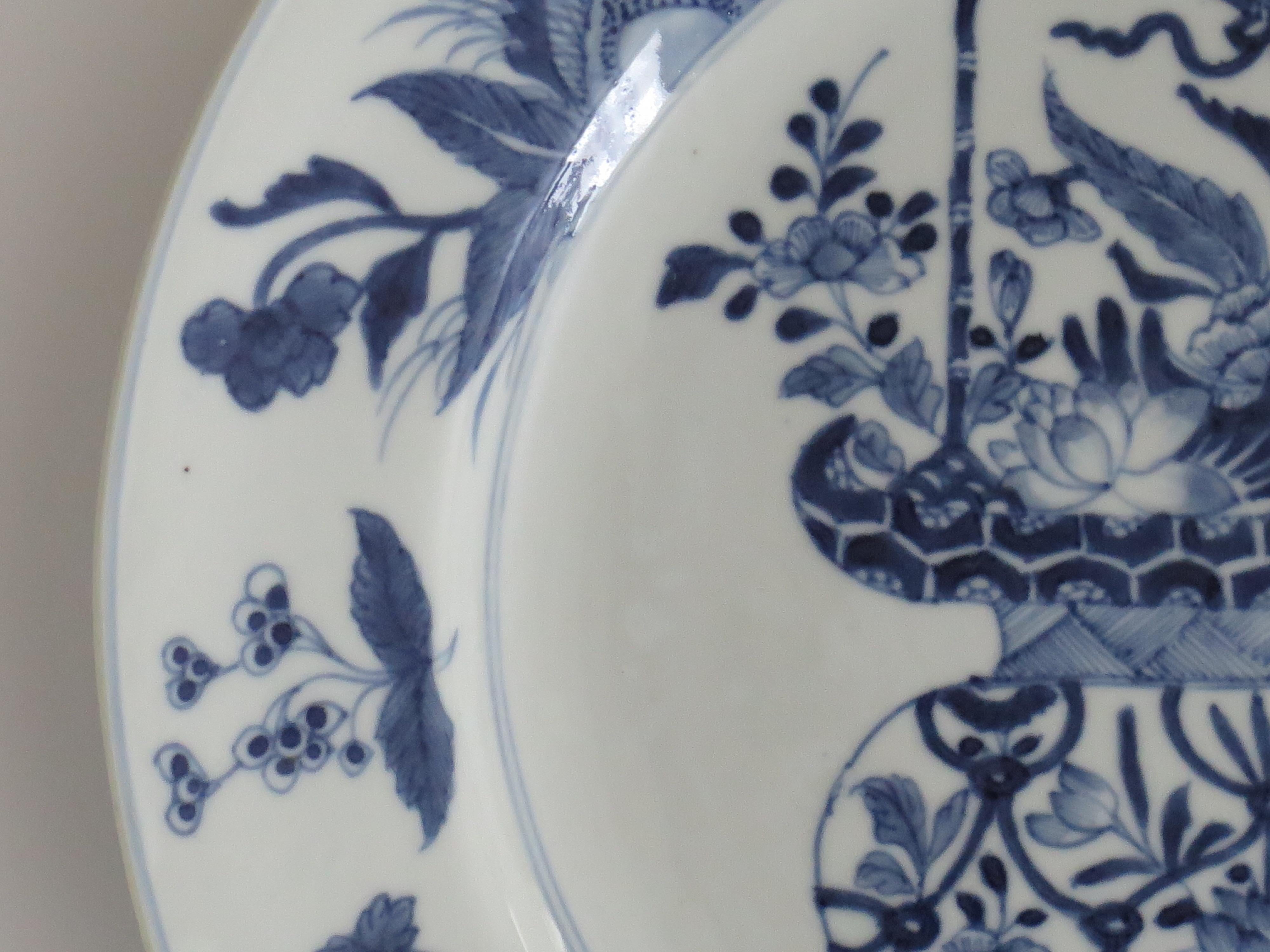 Kangxi Mark and period Chinese Large Plate Porcelain Blue & White, circa 1700 2