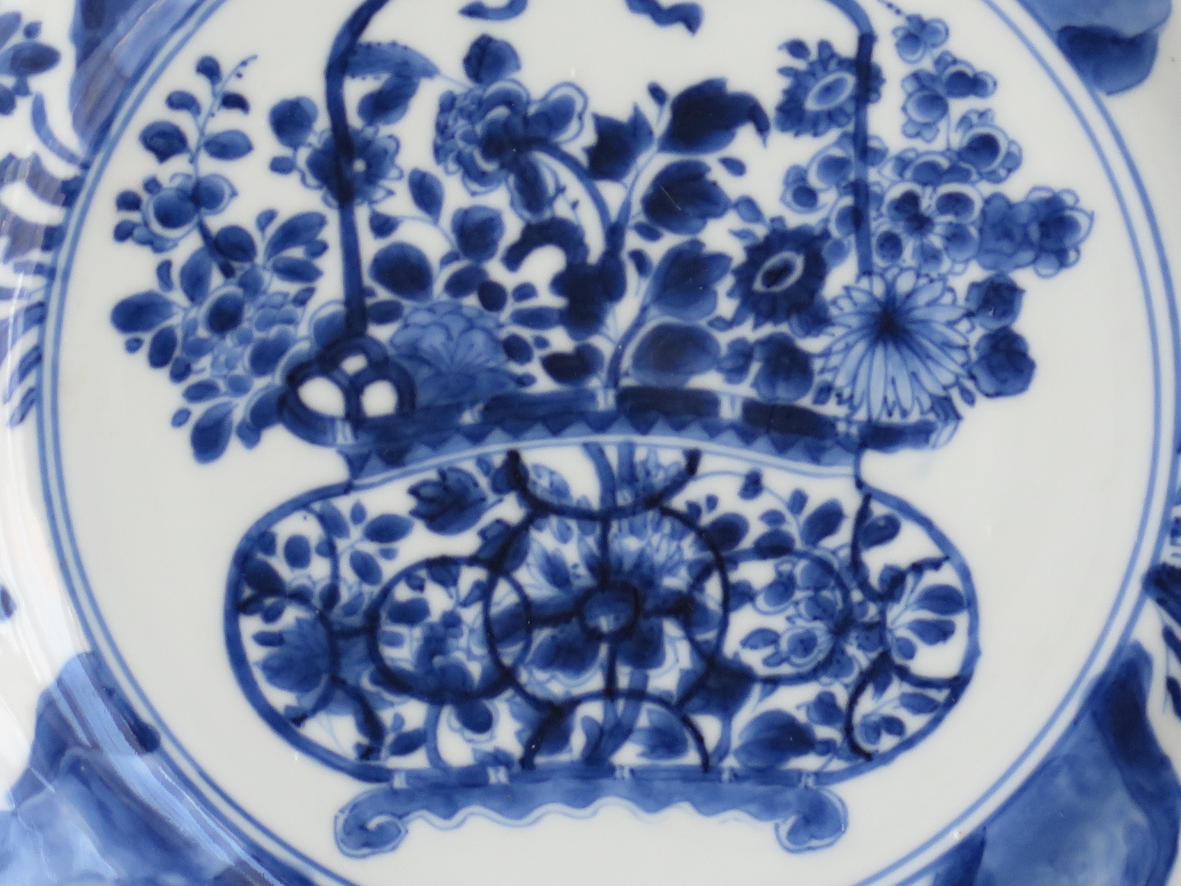 Kangxi Marked Chinese Large Plate Porcelain Blue & White Flower Bask, circa 1700 For Sale 1