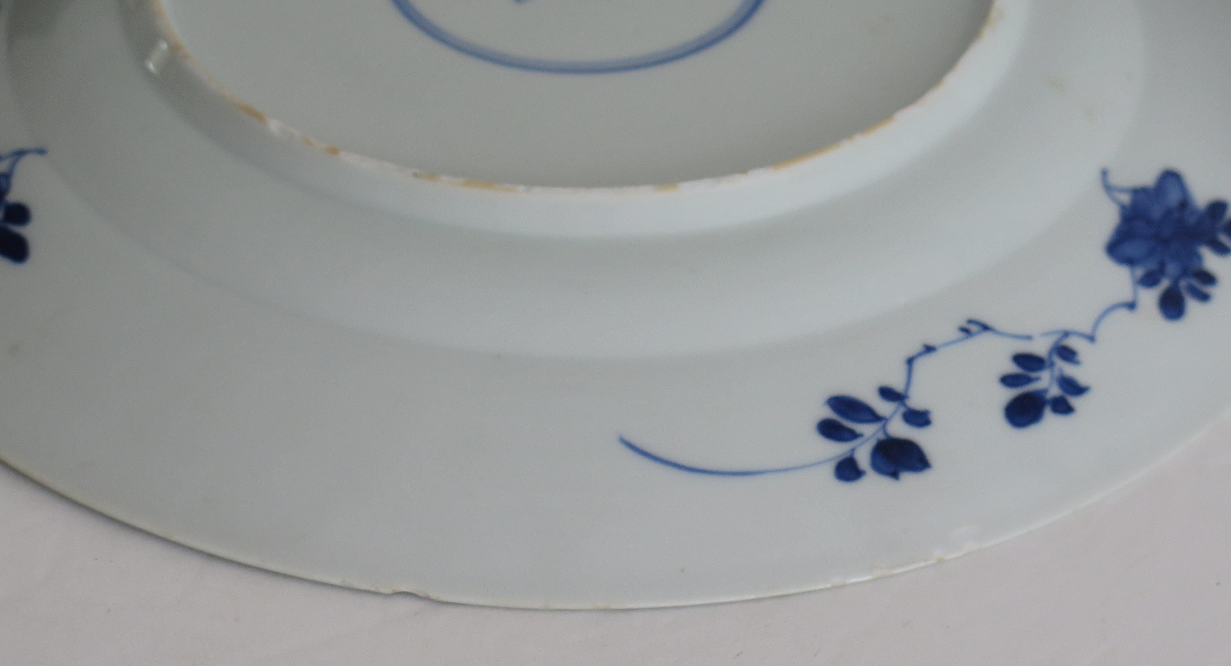 Kangxi Marked Chinese Large Plate Porcelain Blue & White Flower Bask, circa 1700 For Sale 4