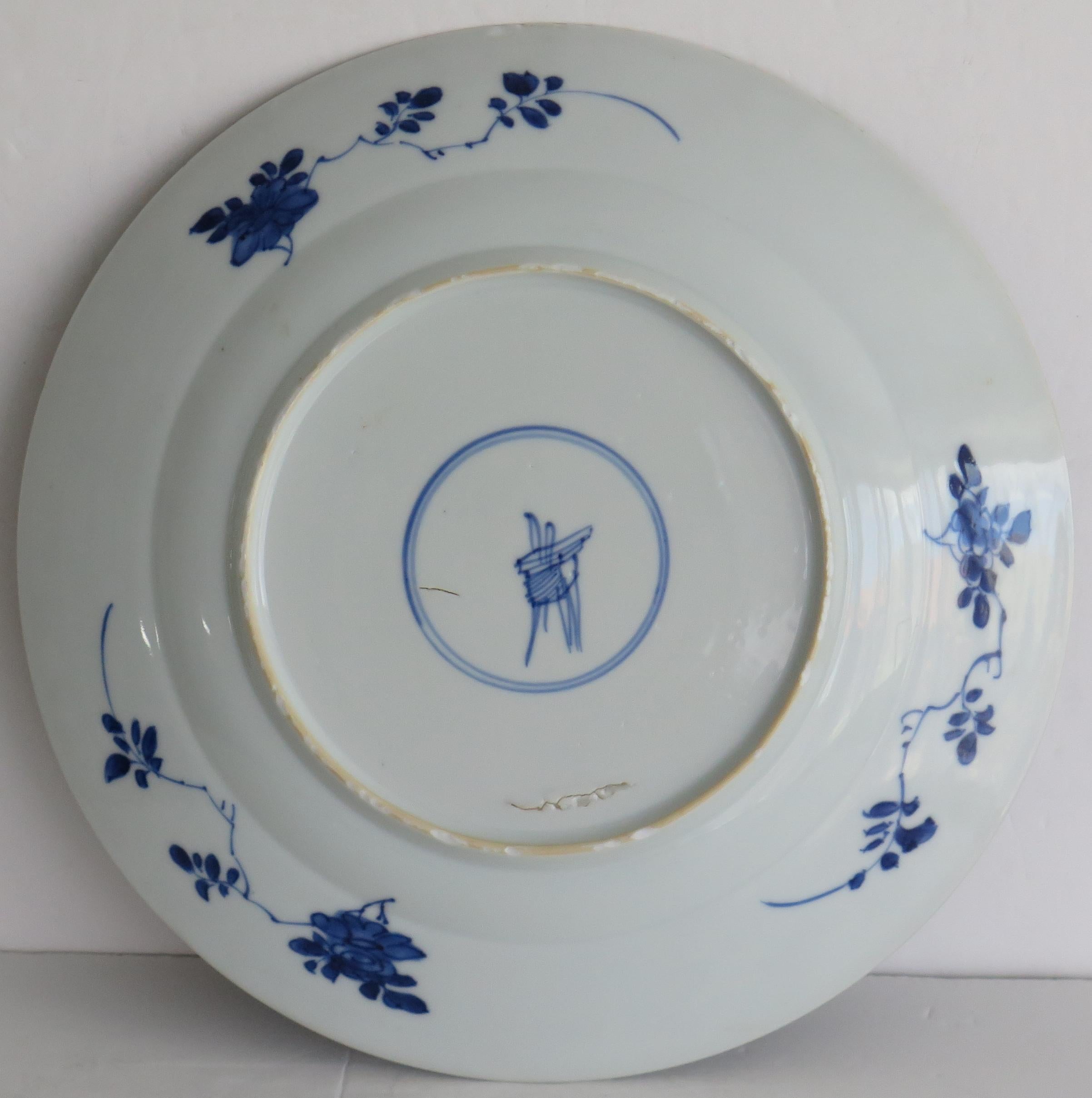 Kangxi Marked Chinese Large Plate Porcelain Blue & White Flower Bask, circa 1700 For Sale 5