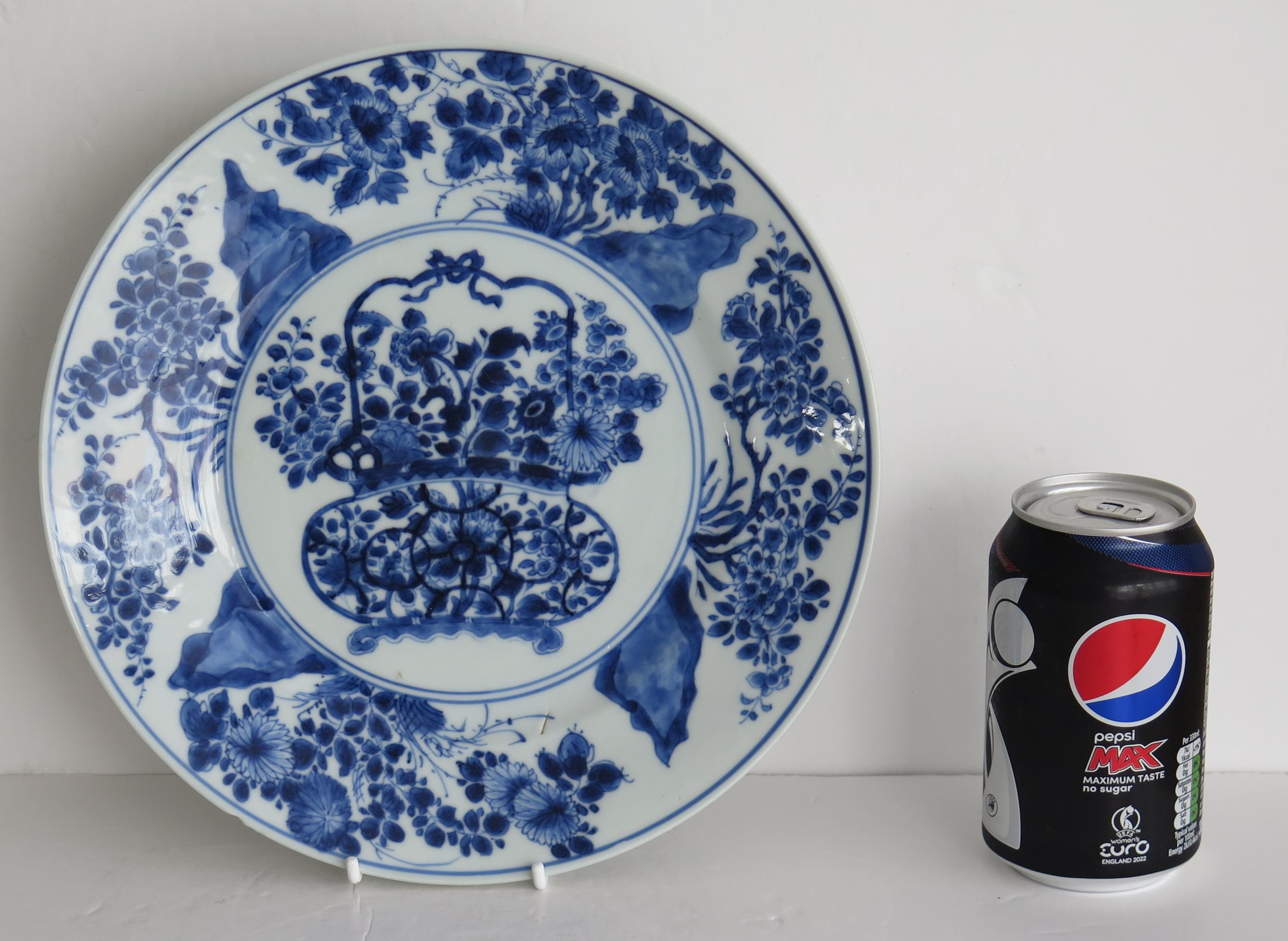 Kangxi Marked Chinese Large Plate Porcelain Blue & White Flower Bask, circa 1700 For Sale 10