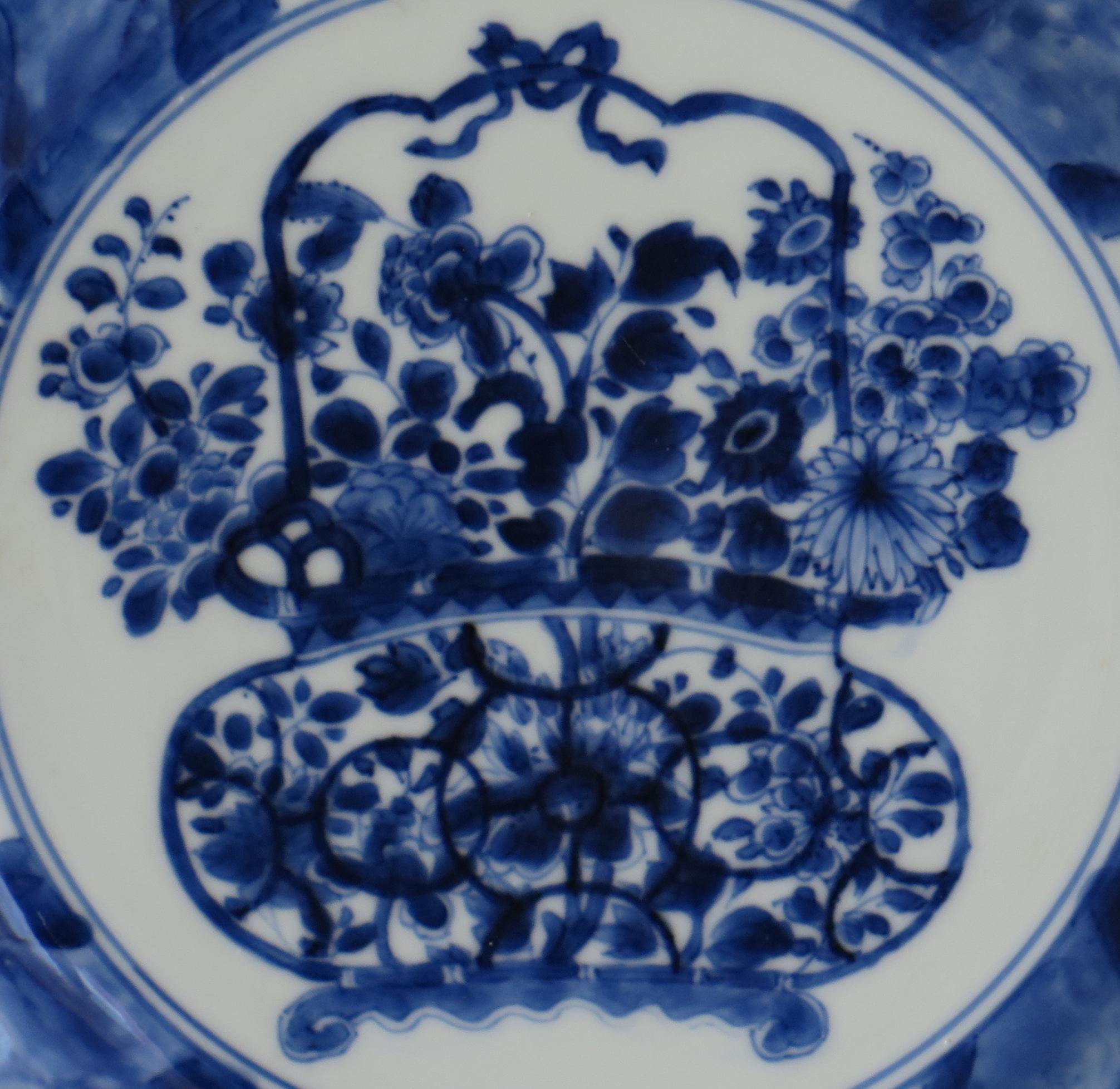 Qing Kangxi Marked Chinese Large Plate Porcelain Blue & White Flower Bask, circa 1700 For Sale