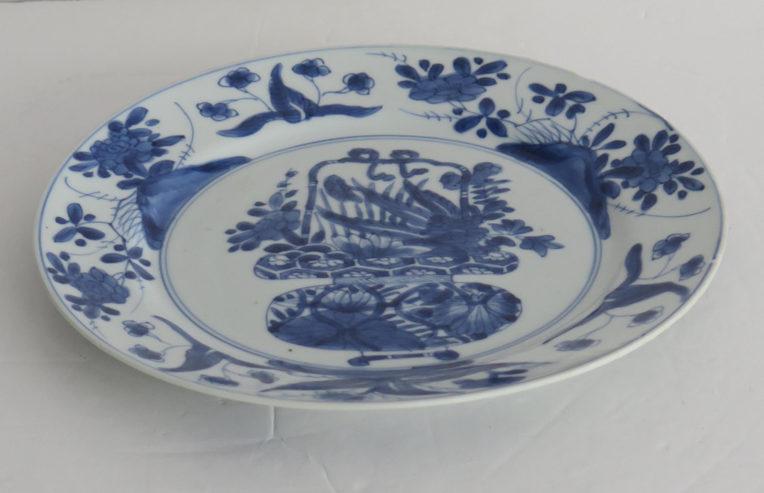 Kangxi marked Chinese Plate Porcelain Blue & White flower basket, Circa 1700 4