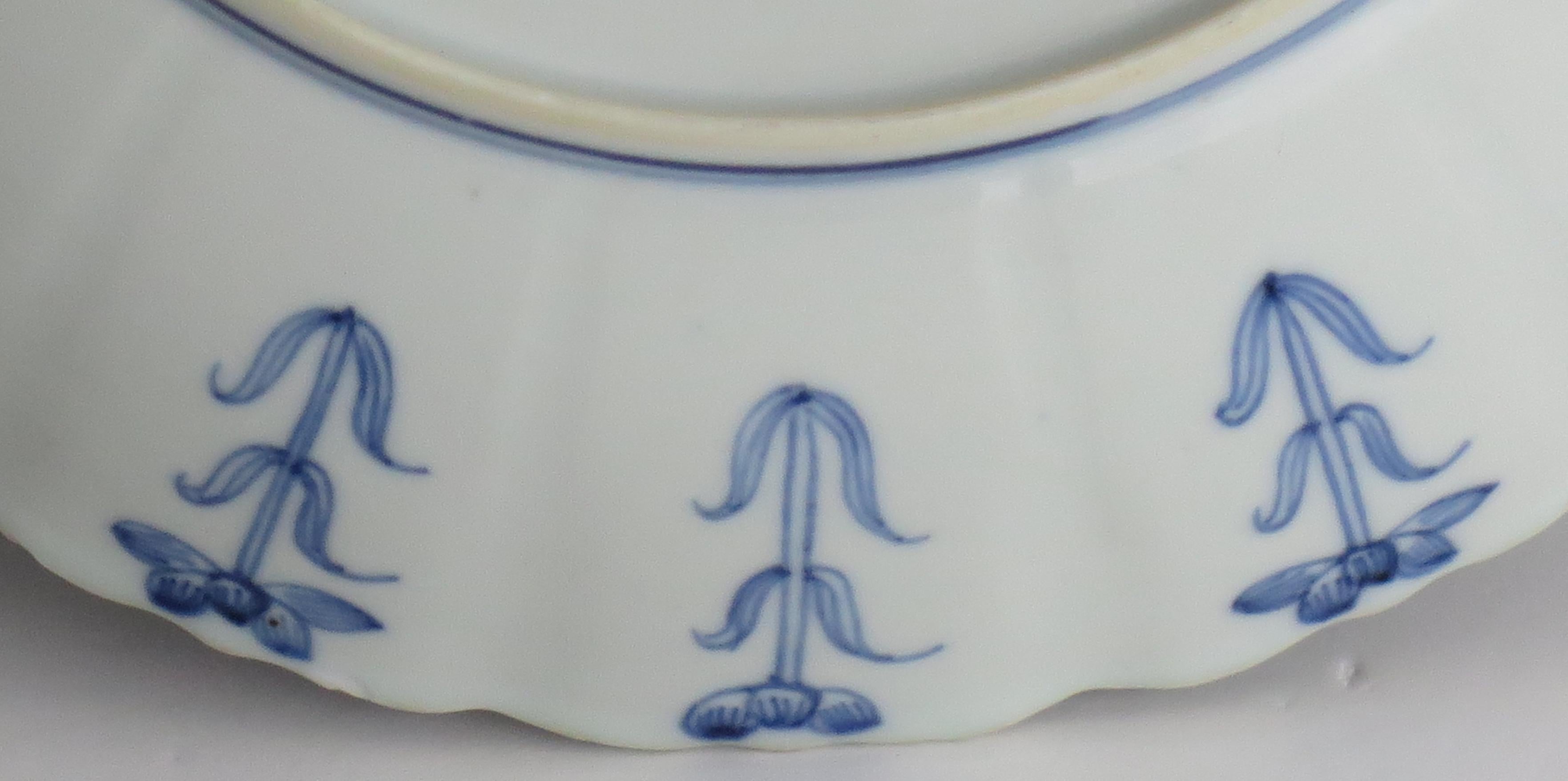 Porcelaine Plat ou assiette chinois d'époque Kangxi en porcelaine bleu et blanc Marque Chenghua ca 1680 en vente