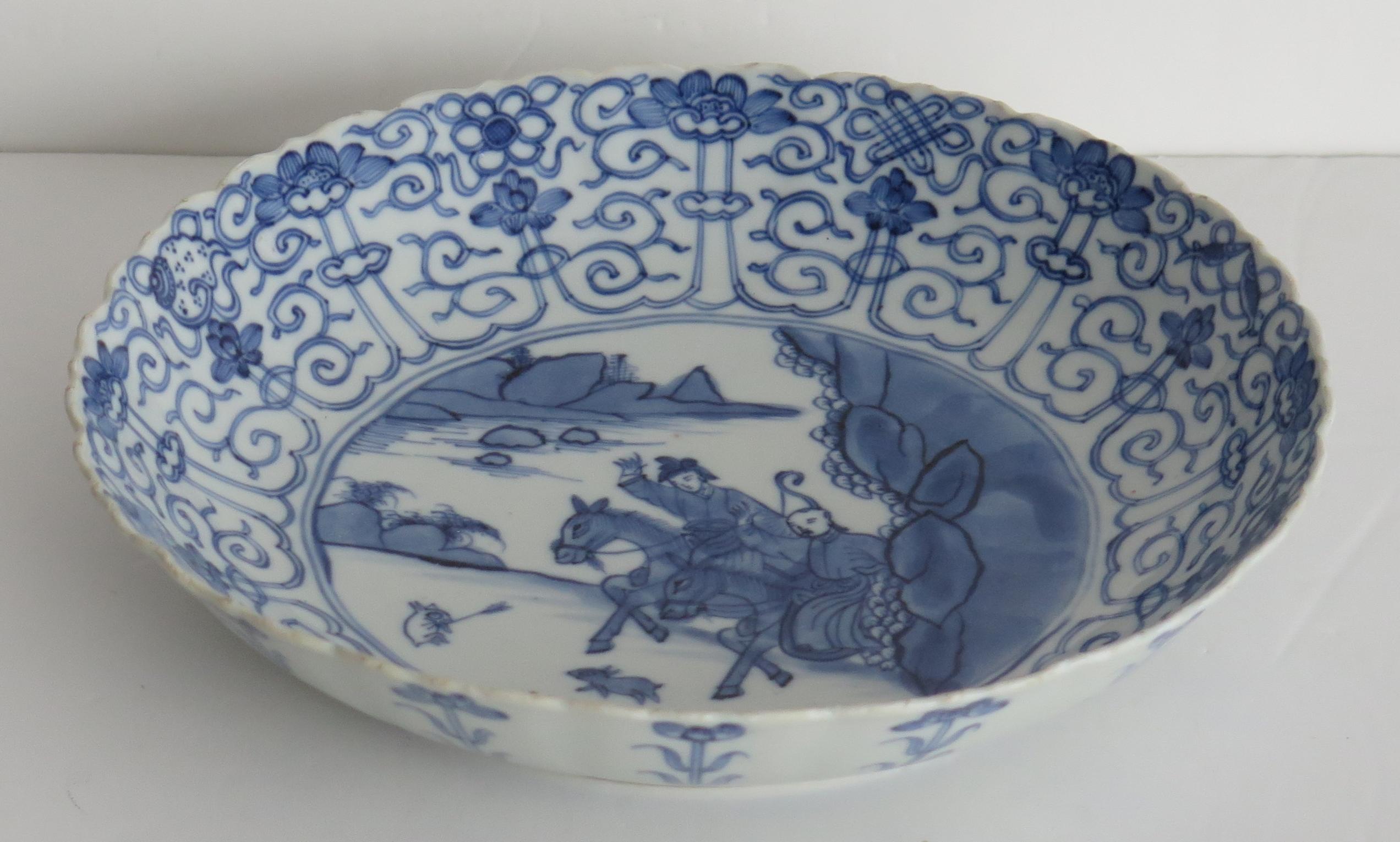 Kangxi Period Chinese Dish or Plate Porcelain Blue & White Chenghua Mark Ca 1680 In Good Condition For Sale In Lincoln, Lincolnshire