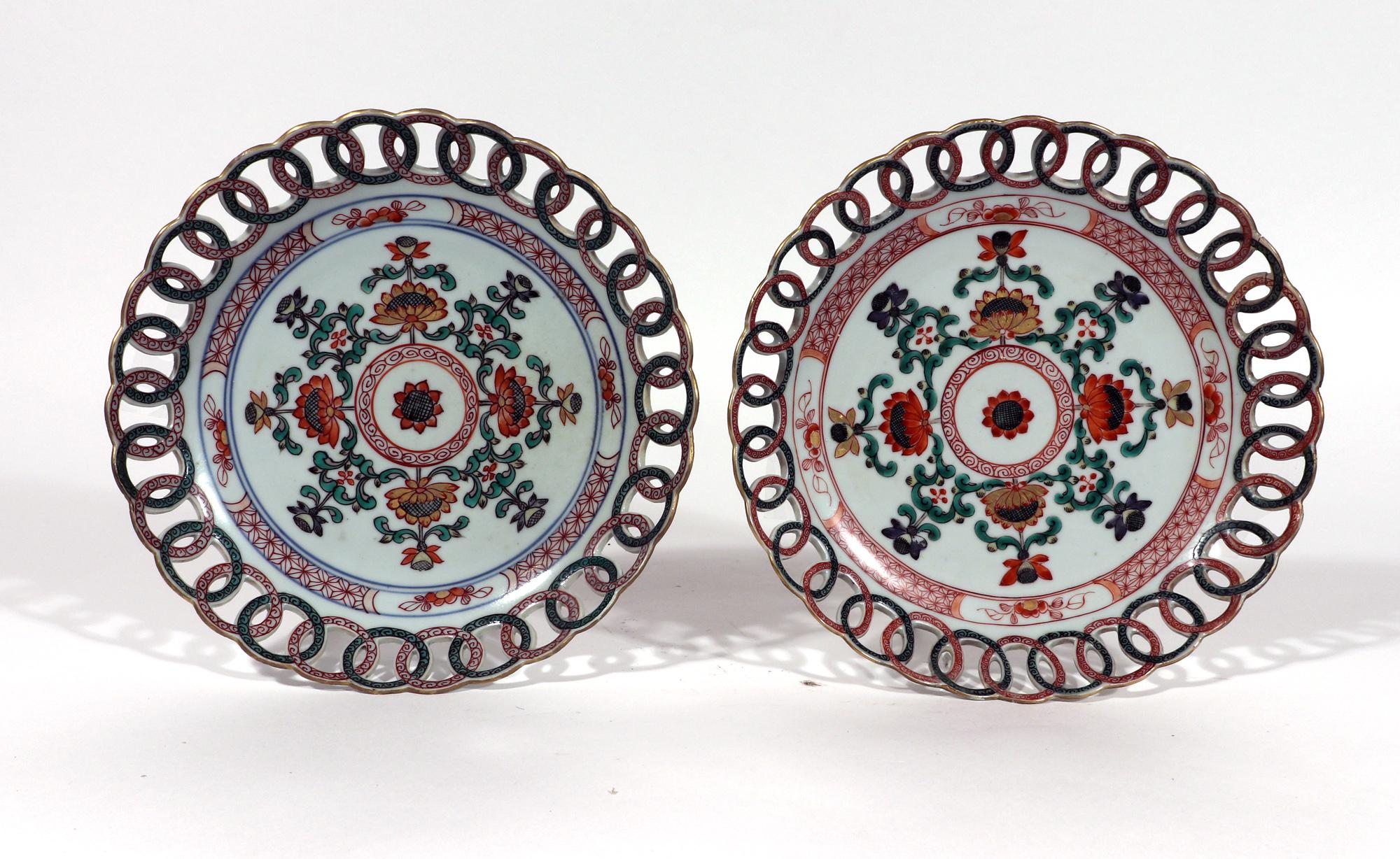 Porcelaine Paire de plats ajourés en porcelaine Famille Verte d'exportation chinoise de la période Kangxi en vente