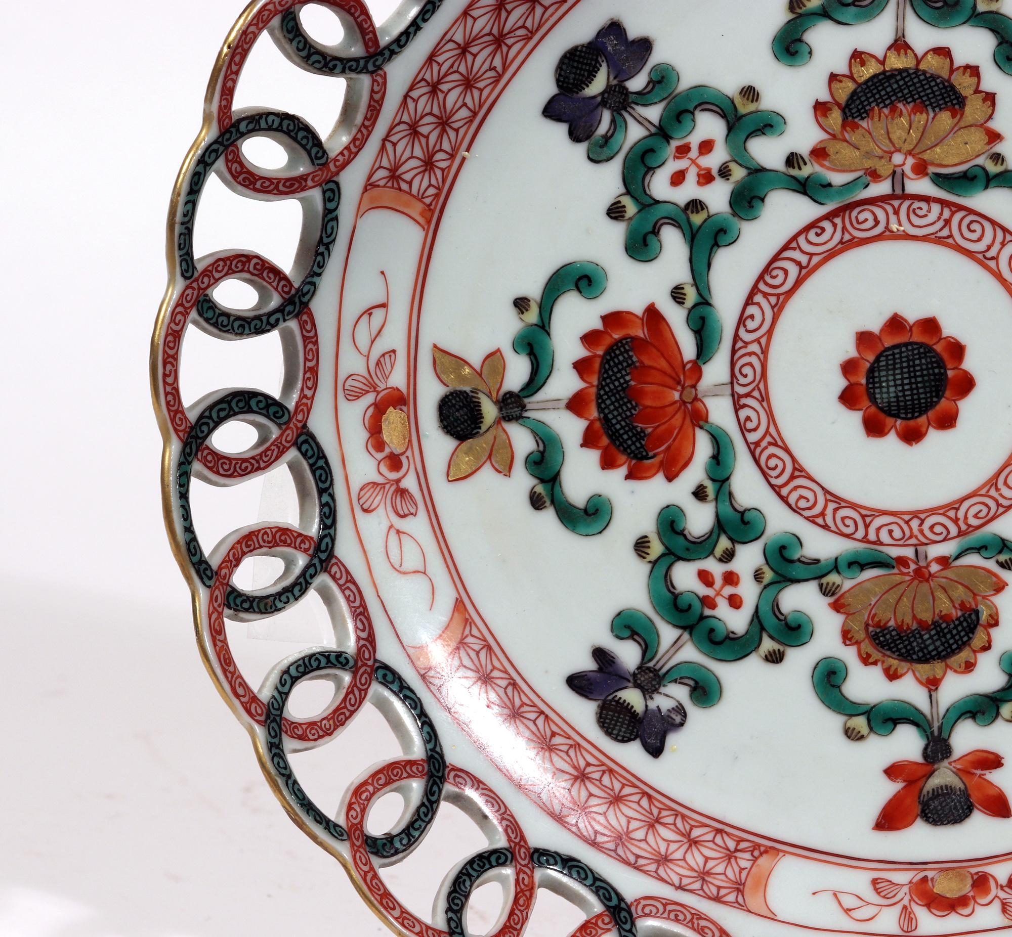 Paire de plats ajourés en porcelaine Famille Verte d'exportation chinoise de la période Kangxi en vente 1