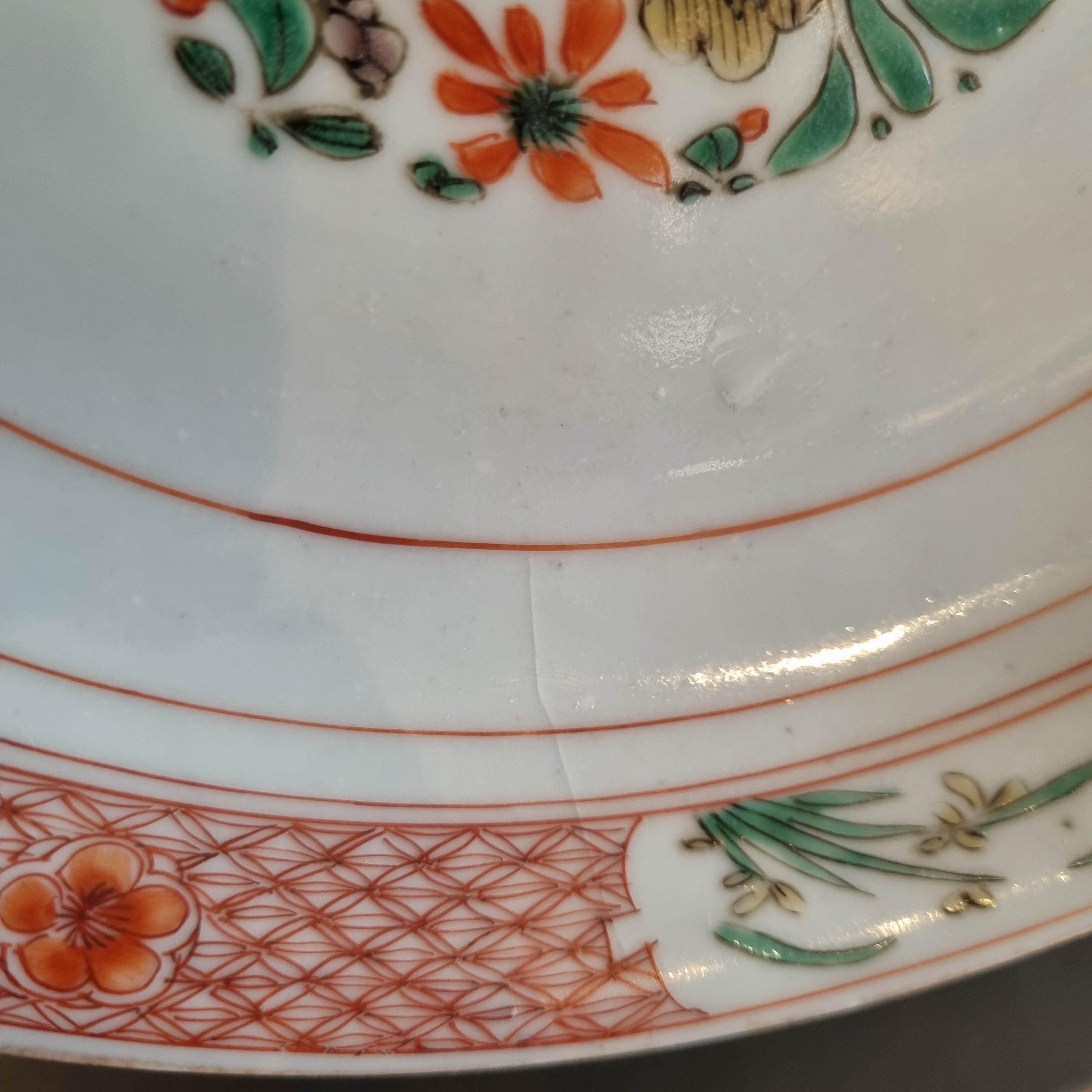 Qing Kangxi Period Chinese Porcelain Dish Famille Verte Butterflies, 18th Century For Sale