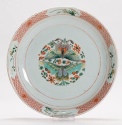 Plato de Porcelana China del Periodo Kangxi Mariposas Famille Verte, Siglo XVIII