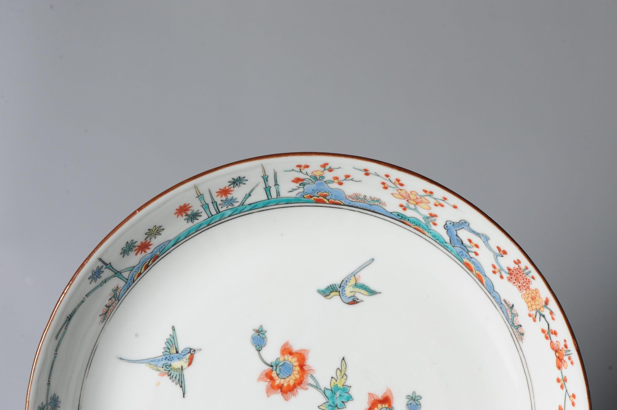 Chinois Assiette kakiemon en porcelaine chinoise de la période Kangxi, décorée en hollandais, 18ème siècle en vente