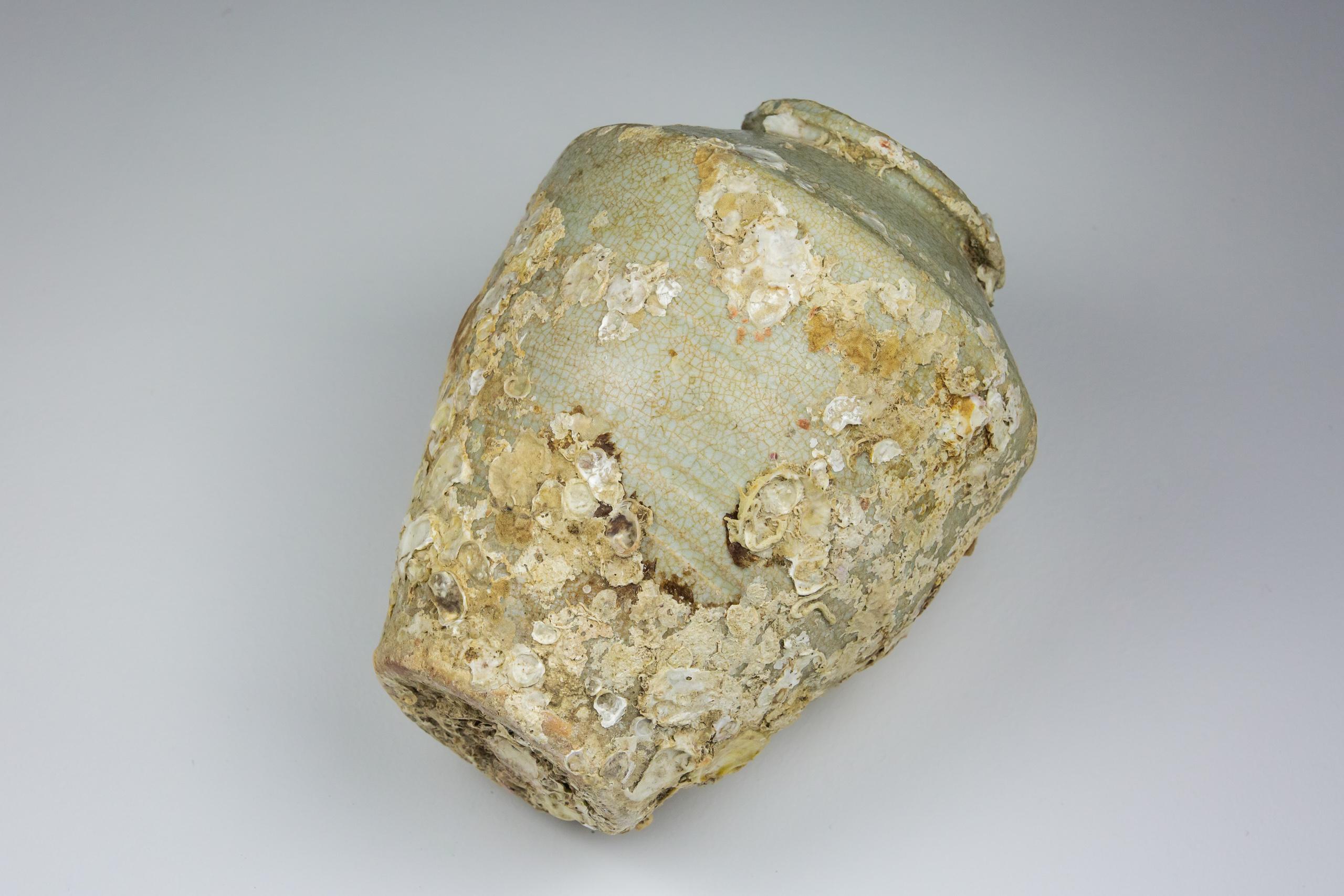 Kangxi Period Crackle Glazed Baluster Vase Shipwrecked Treasure 1