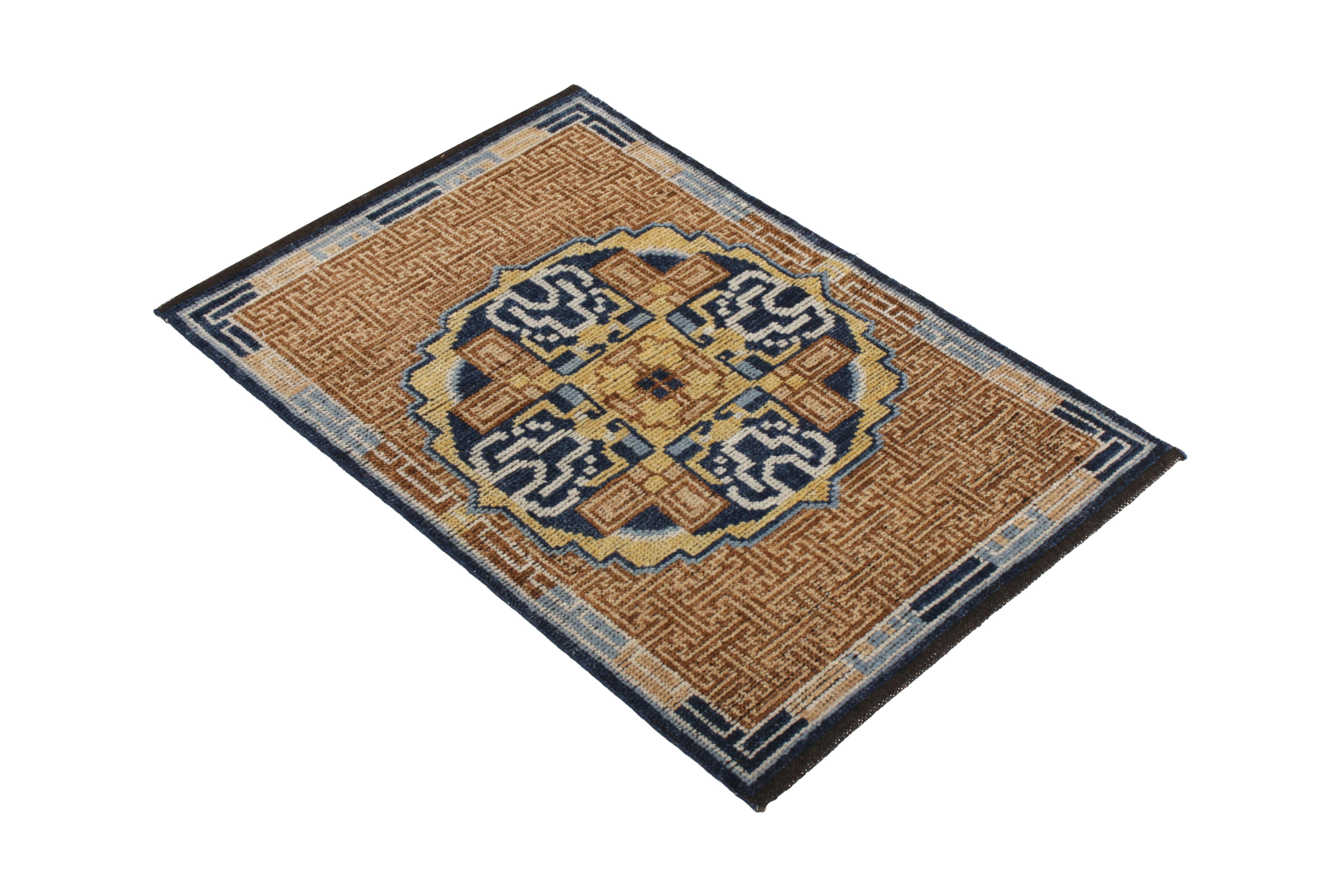 Made in hand knotted wool from the custom Classic Burano collection by Rug 
Kilim, this 2 x 3 rug sample is able to be resold as a gift-sized rug for both flooring and wall-hanging projects. Drawing inspiration from a Chinese Kangxi rug