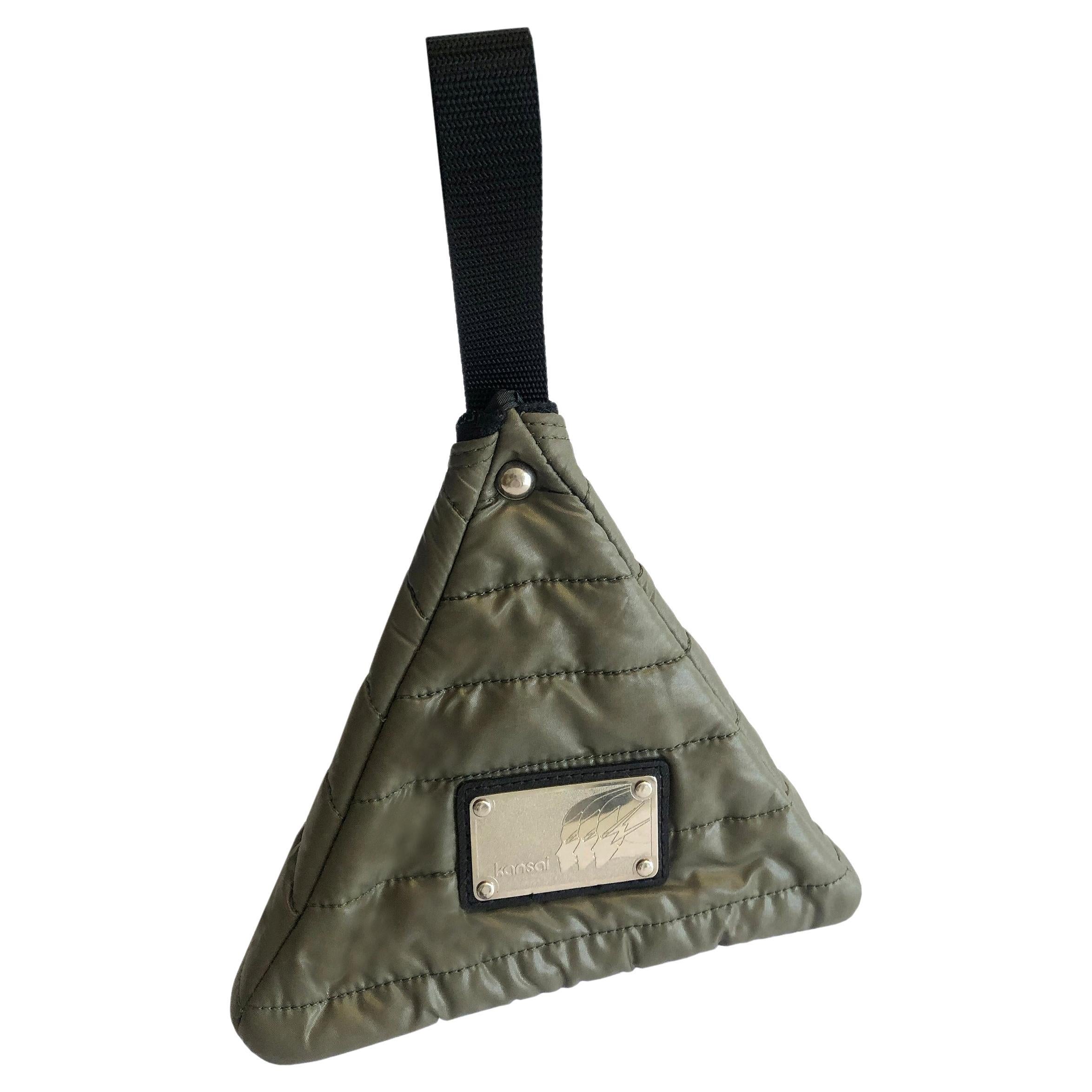 Kansai Yamamoto Tasche - 1980er Jahre Vintage - Dreieckige Mini-Tasche + Handgelenkriemenriemen im Angebot