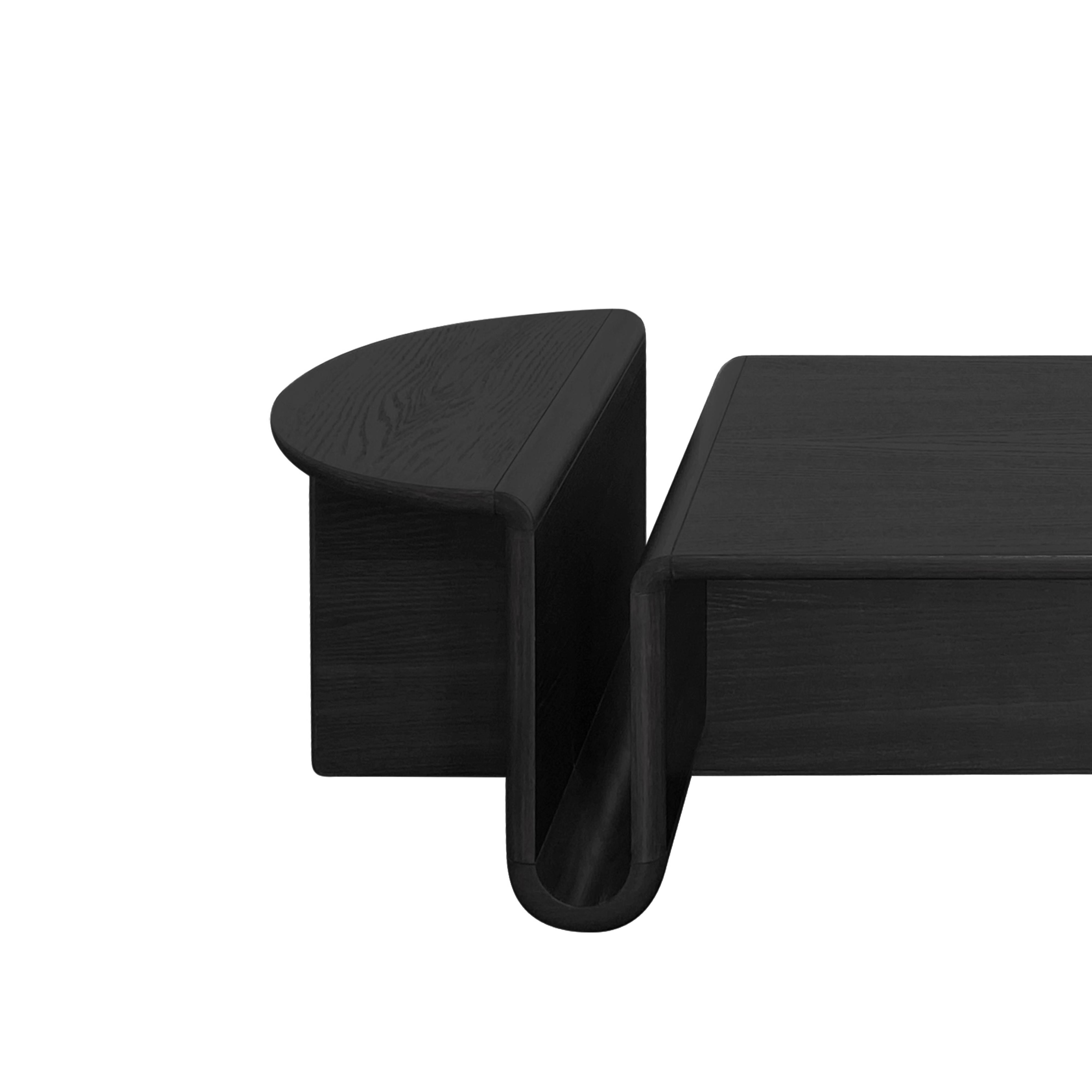 Mesa Baja Kanyon, Ovalada, Escultórica Contemporánea Minimalista Madera Roble Negro Turco en venta