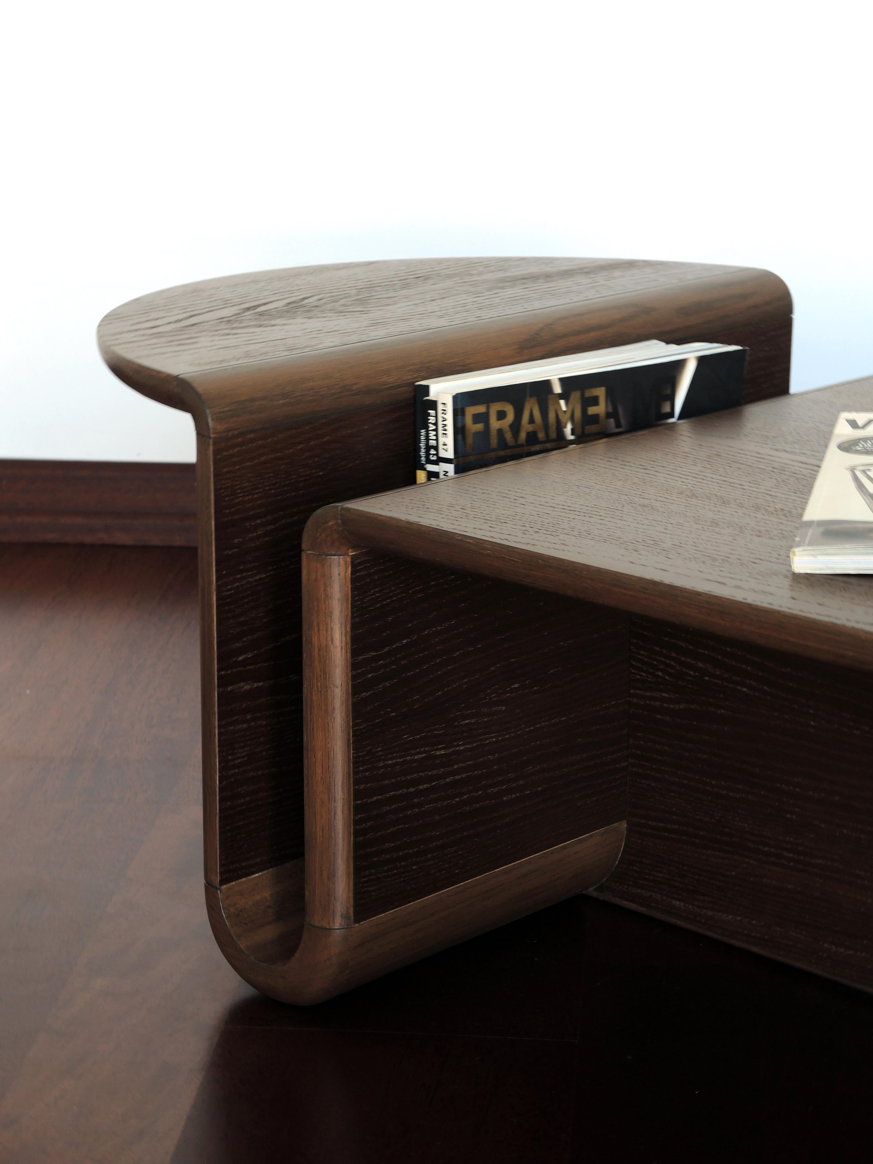 Turc Kanyon Coffee Table, Oval, Contemporary Sculptural Minimalist Wooden Smoked Oak (table basse contemporaine minimaliste en bois) en vente