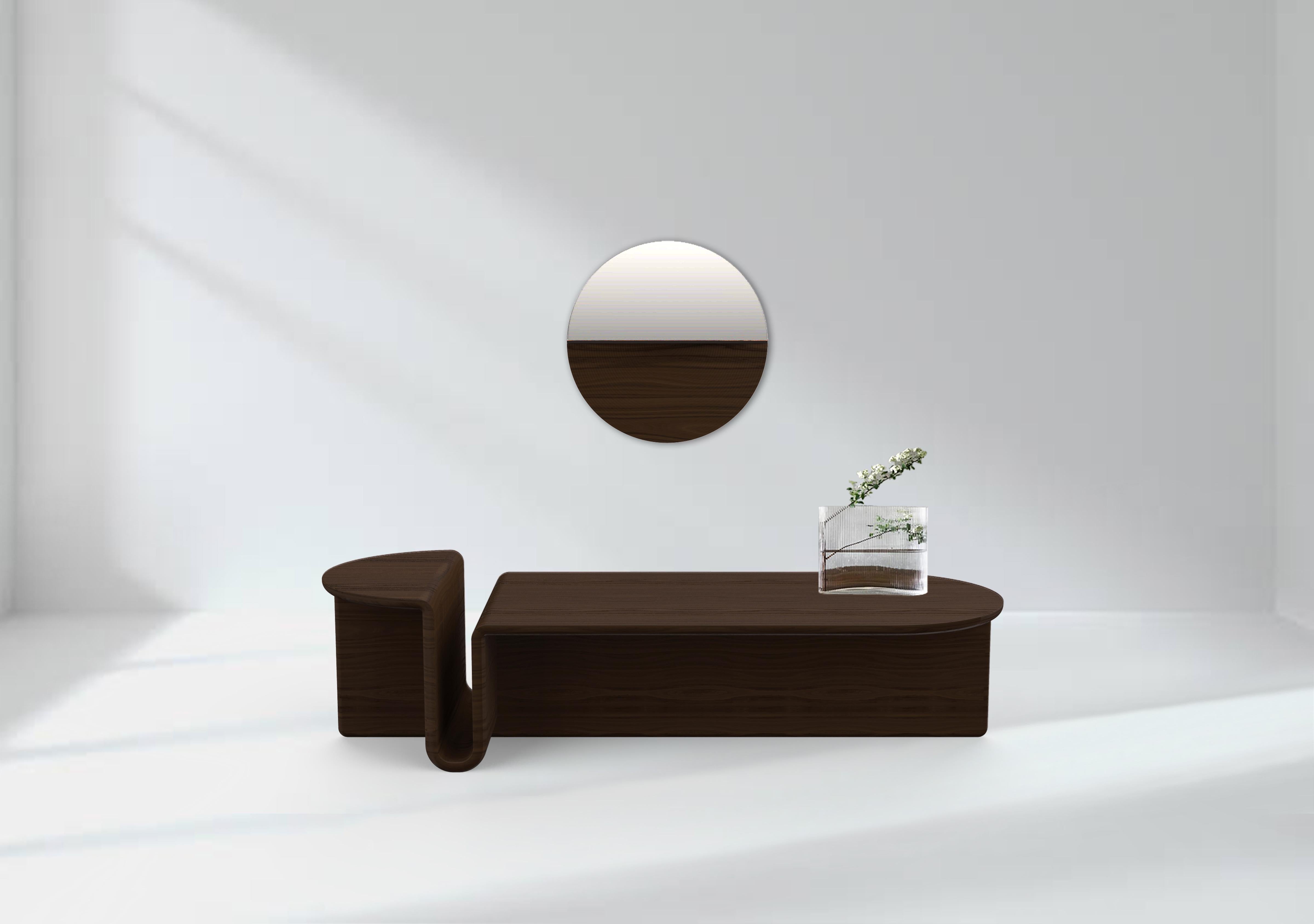 Kanyon Couchtisch, oval, Contemporary Sculptural Minimalist Wooden Smoked Oak (Furnier) im Angebot