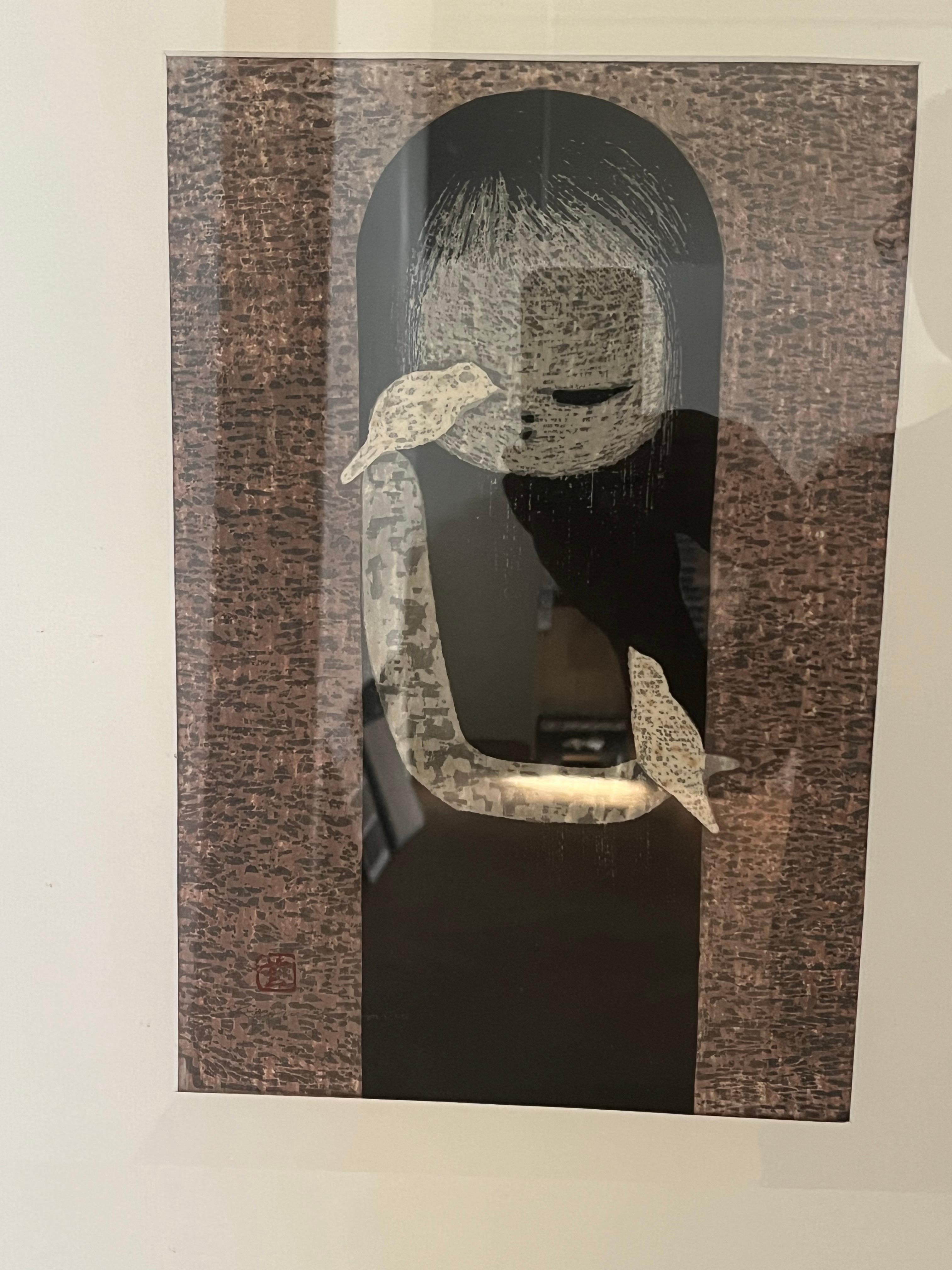 Kaoru Kawano Japanischer Holzschnitt Ikonischer Druck Mädchen mit Vogel MCM Gerahmt (20. Jahrhundert) im Angebot