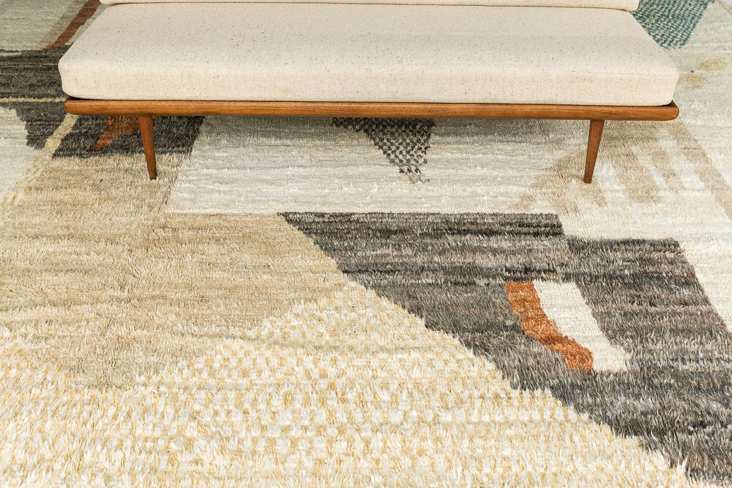 Kaouki' is made of luxurious wool and is made of timeless design elements. Its weaving of natural earth tones with vibrant colors and unique design patterns and shapes is what makes the Atlas Collection so unique and sought after. Mehraban's Atlas