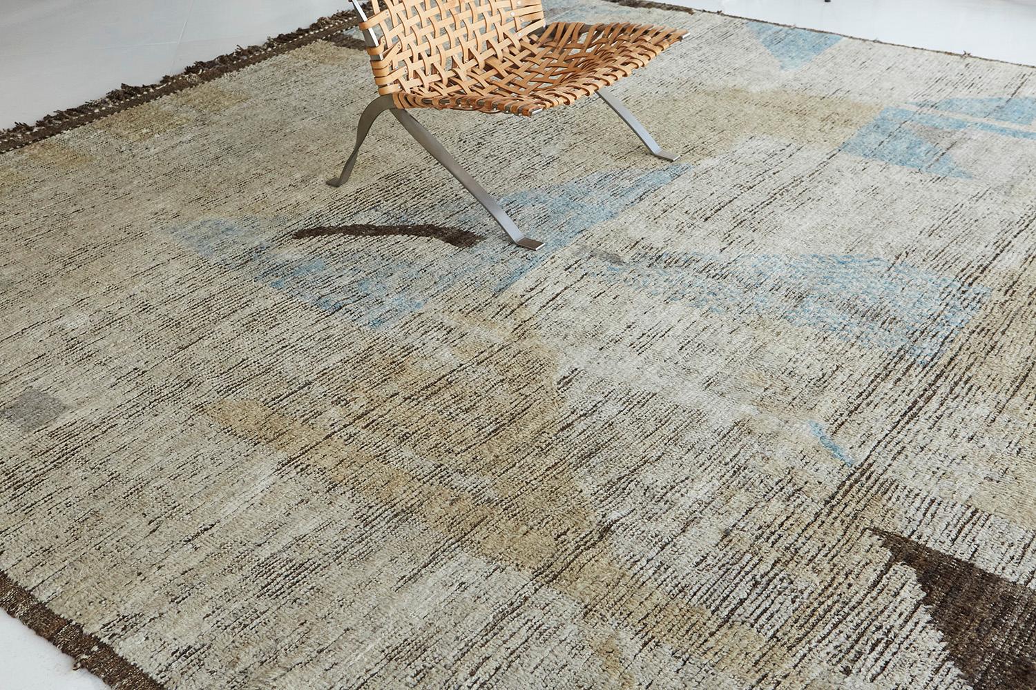 Kaouki' è realizzato in lana di lusso e presenta elementi di design senza tempo. L'intreccio di tonalità naturali della terra con colori vivaci e disegni e forme uniche è ciò che rende la collezione Atlas così unica e ricercata. La collezione Atlas