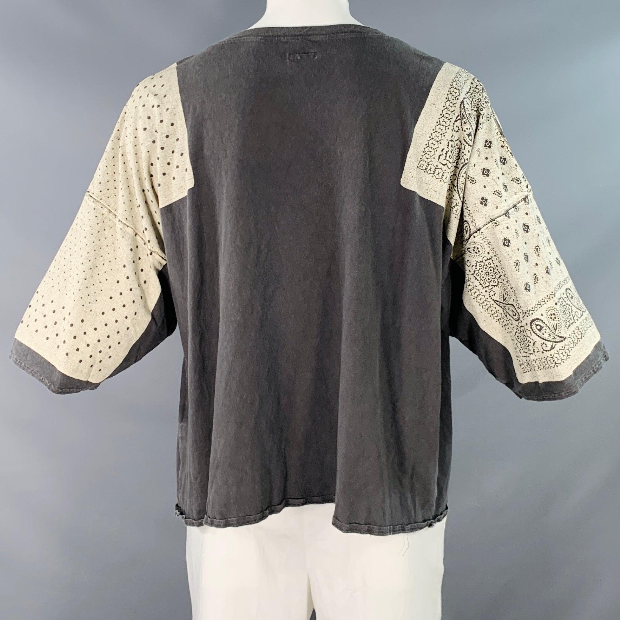 KAPITAL Talla L Gris Crema Estampado Bandana Algodón Un Bolsillo Camiseta oversize Negro en venta