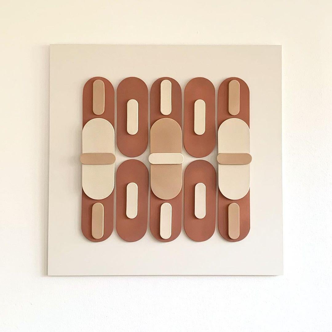 Kapsule ceramic wall sculpture by Séverine Digonnet
Dimensions: W 78 x H 79 cm
Materials: stoneware, wood, engobe
Available finishes: Natural stoneware (various colours) , covered with matte tainted engobe (underglaze). Please contact us.

Wall