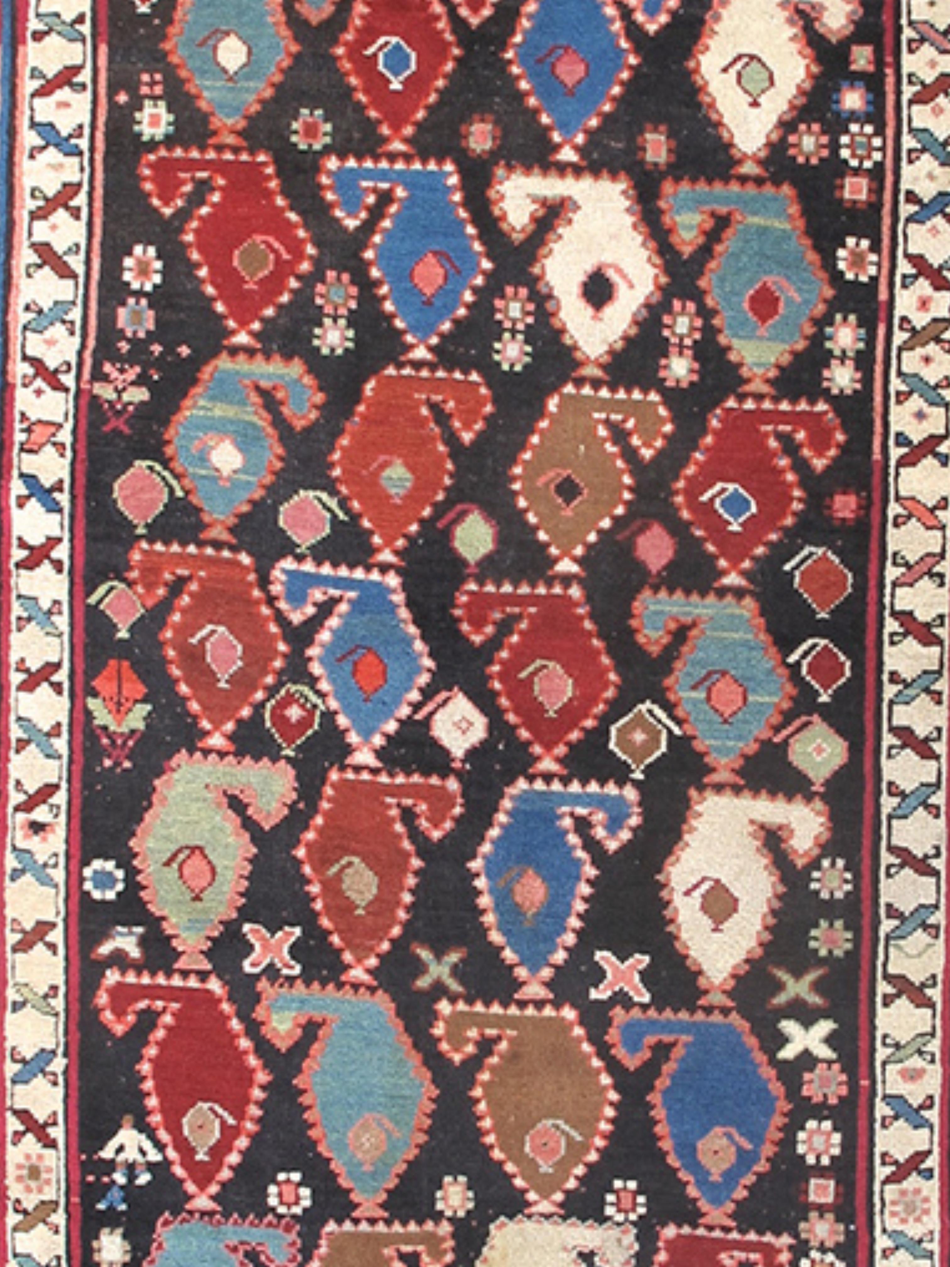 Karabagh-Teppich, um 1900 (Handgeknüpft) im Angebot
