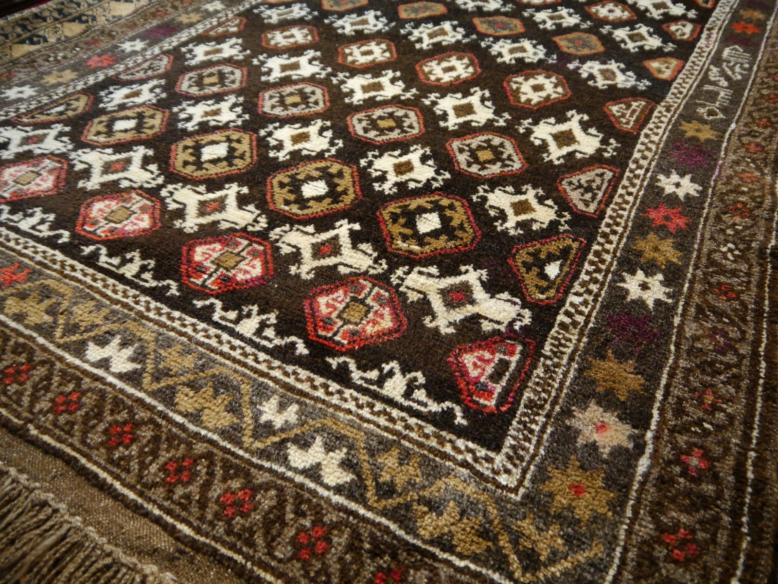 Karabagh Rug Hand Knotted in Azerbeijan, Midcentury For Sale 3