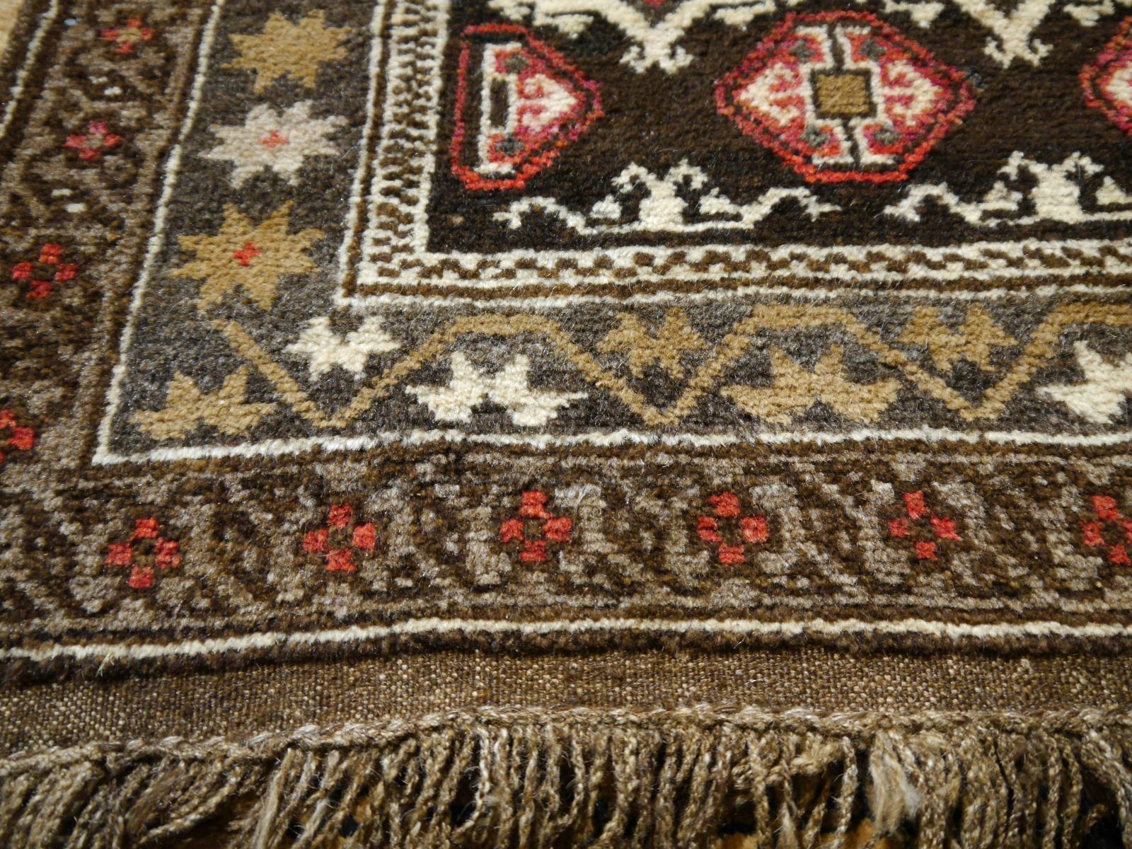 Karabagh Rug Hand Knotted in Azerbeijan, Midcentury For Sale 5