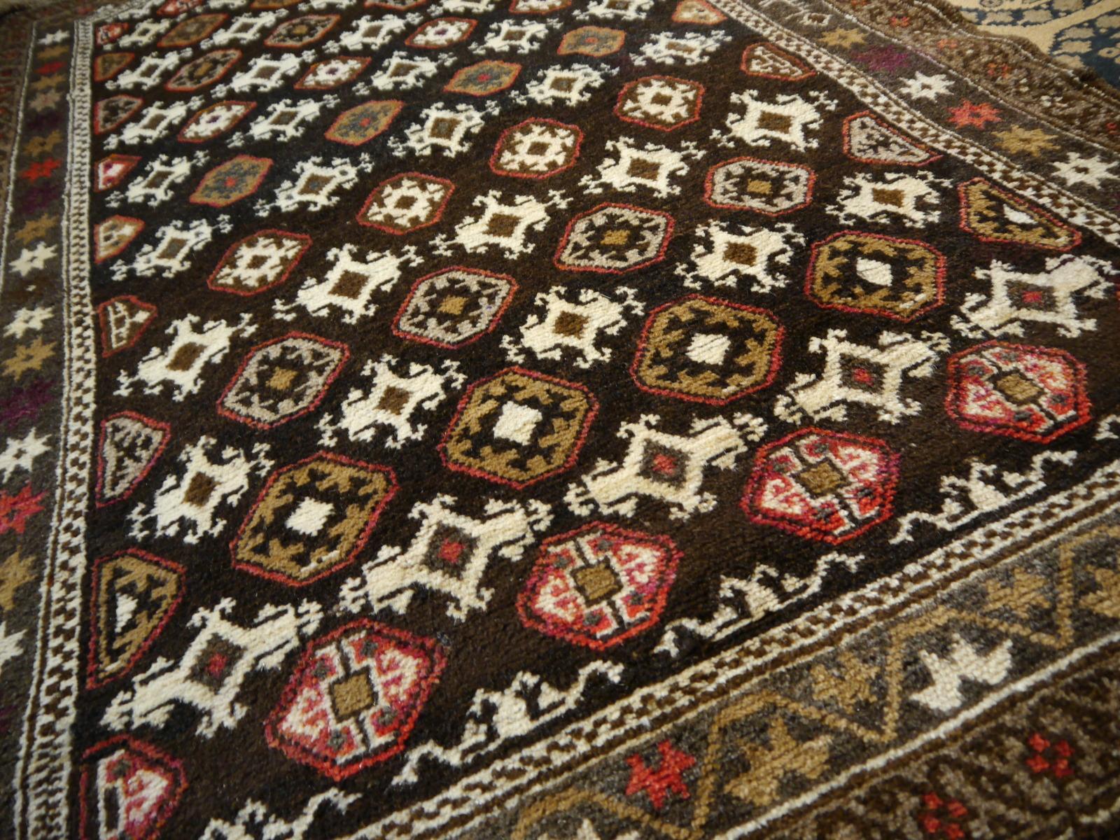 Karabagh Rug Hand Knotted in Azerbeijan, Midcentury For Sale 6