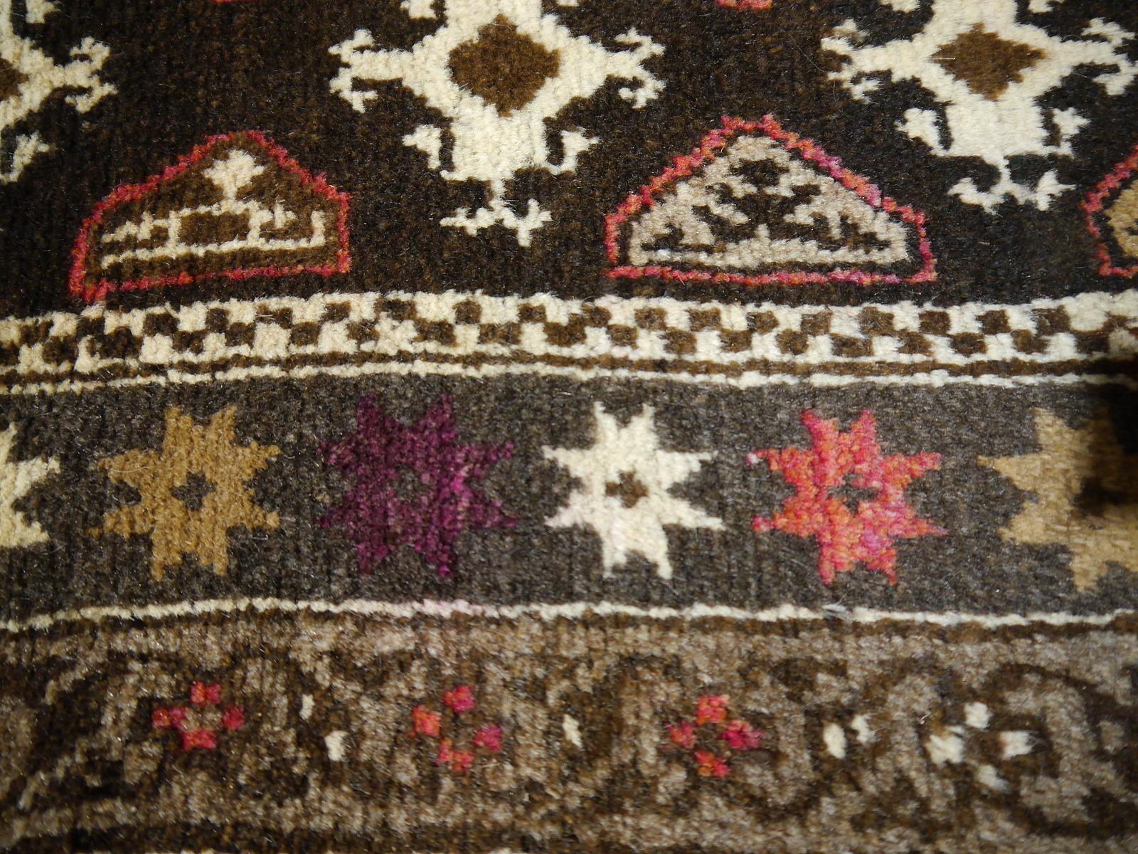 Karabagh Rug Hand Knotted in Azerbeijan, Midcentury For Sale 7