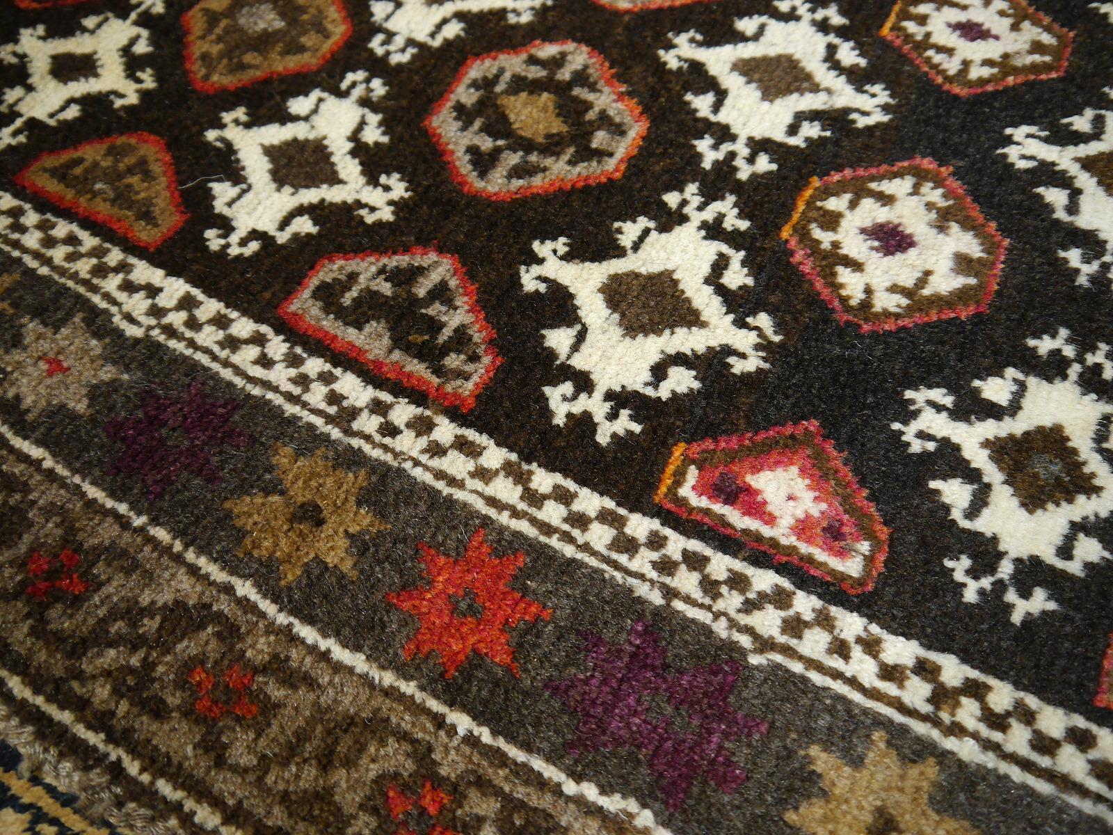 Karabagh Rug Hand Knotted in Azerbeijan, Midcentury For Sale 9