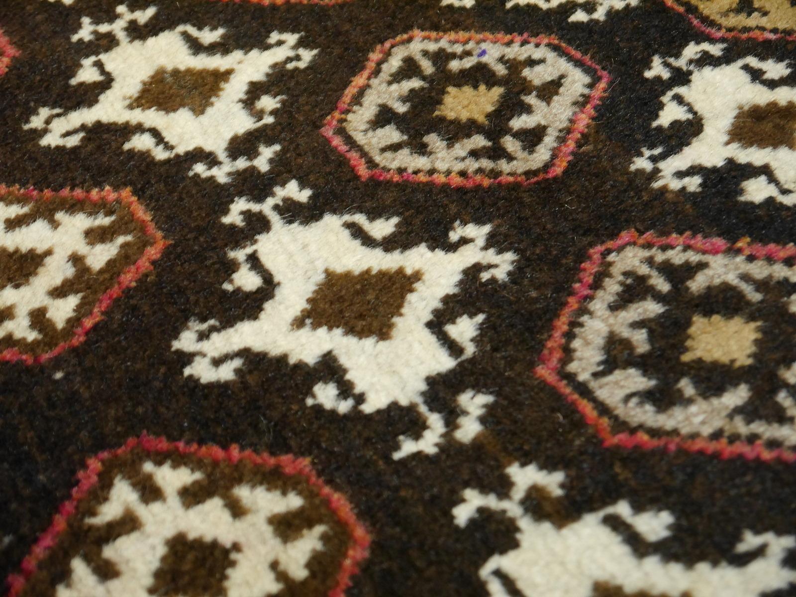 Karabagh Rug Hand Knotted in Azerbeijan, Midcentury For Sale 11