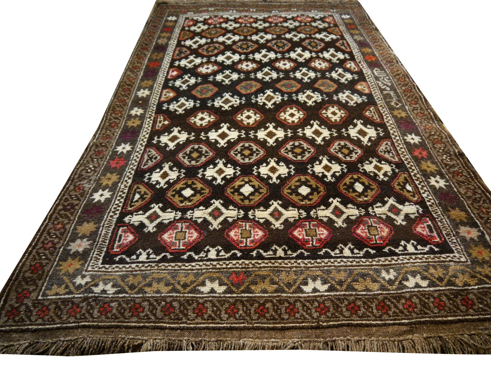 Vintage midcentury Karabagh rug.

A beautiful Karabagh rug from Azerbeijan. 
• Beautiful vintage rug
• All handmade
• Pile pure wool
• Traditional Design
• Condition: Very good, wool pile on wool warp and weft.

All of our rugs, carpets and Kilims