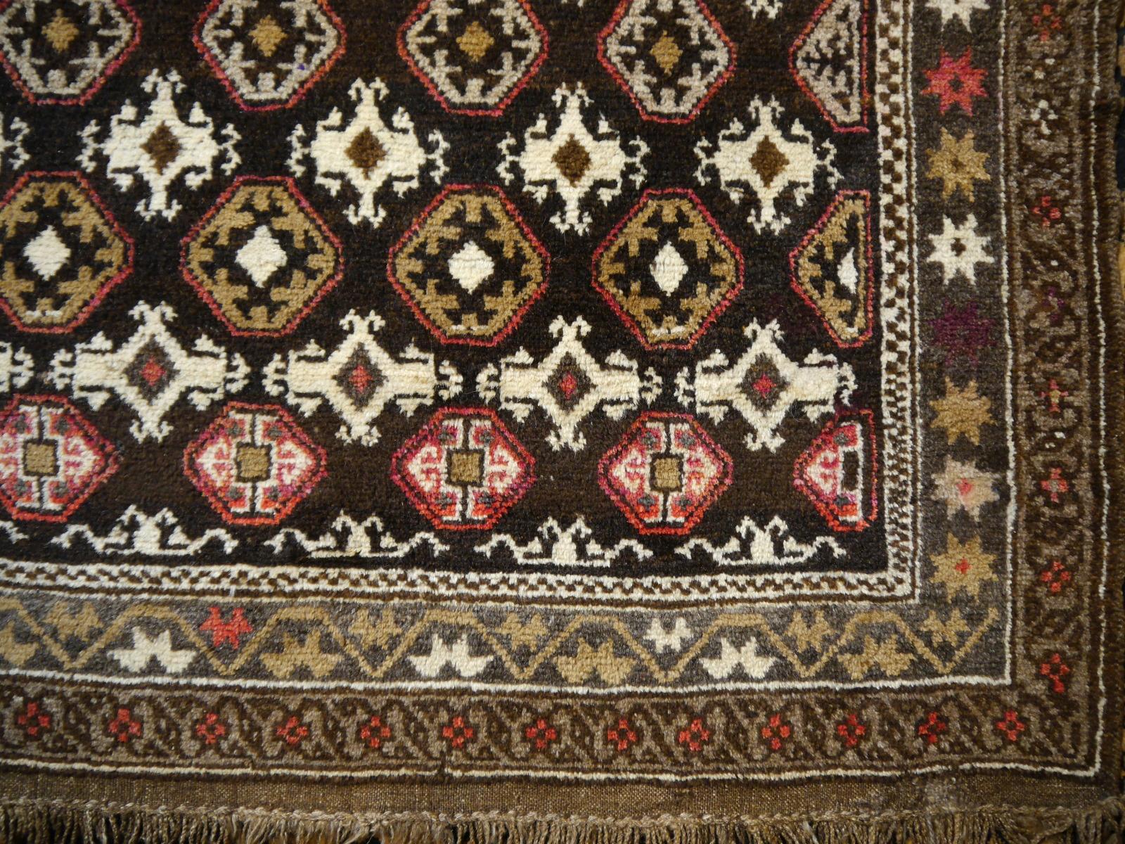 Karabagh-Teppich, handgeknüpft aus Azerbeijan, Mitte des Jahrhunderts (Aserbaidschanisch) im Angebot