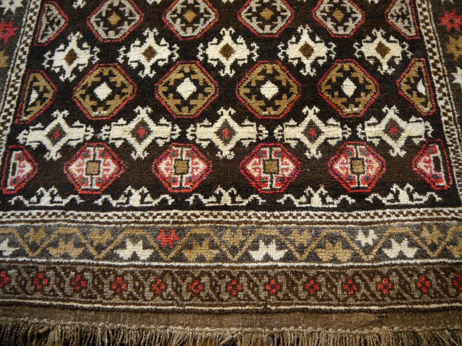 Karabagh-Teppich, handgeknüpft aus Azerbeijan, Mitte des Jahrhunderts (Handgeknüpft) im Angebot