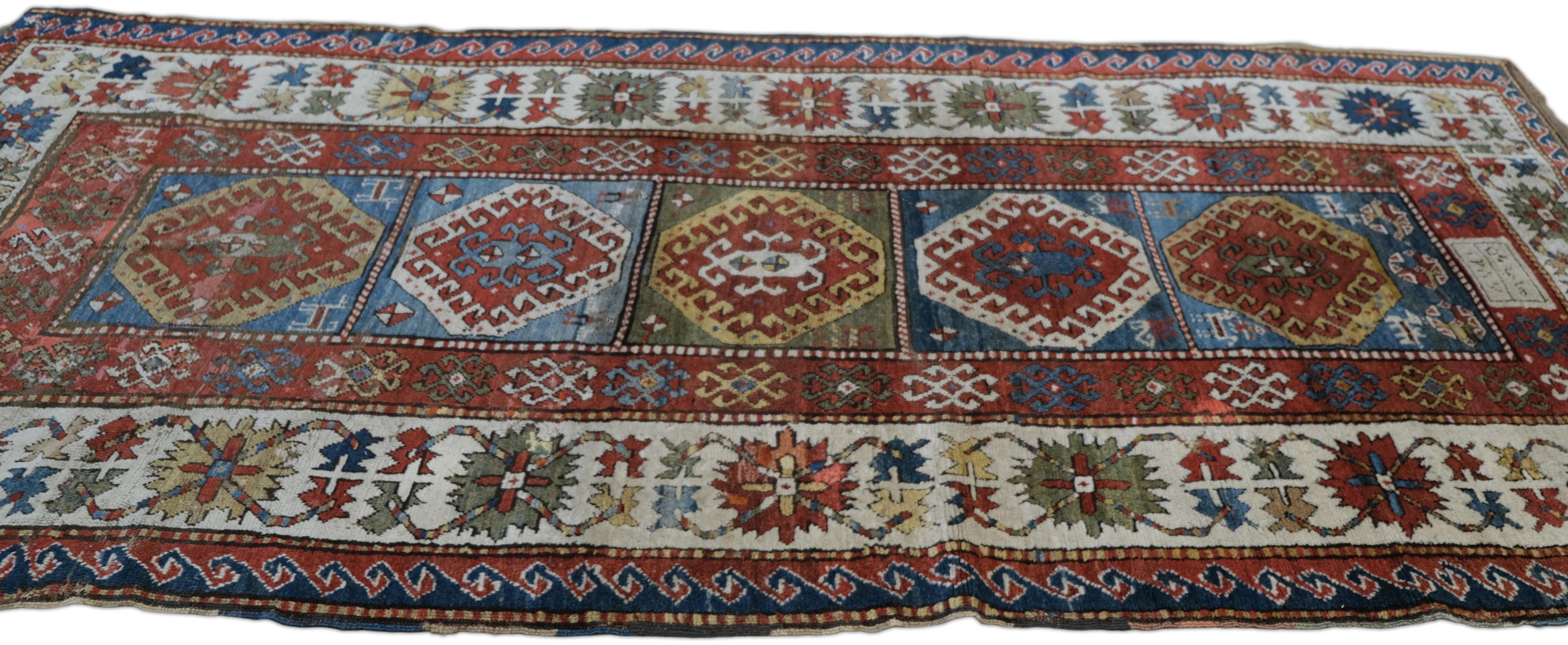 Karachopf Kazak Antiker roter und blauer Wollteppich  4'x9'2'' um 1870-1900 (Viktorianisch) im Angebot