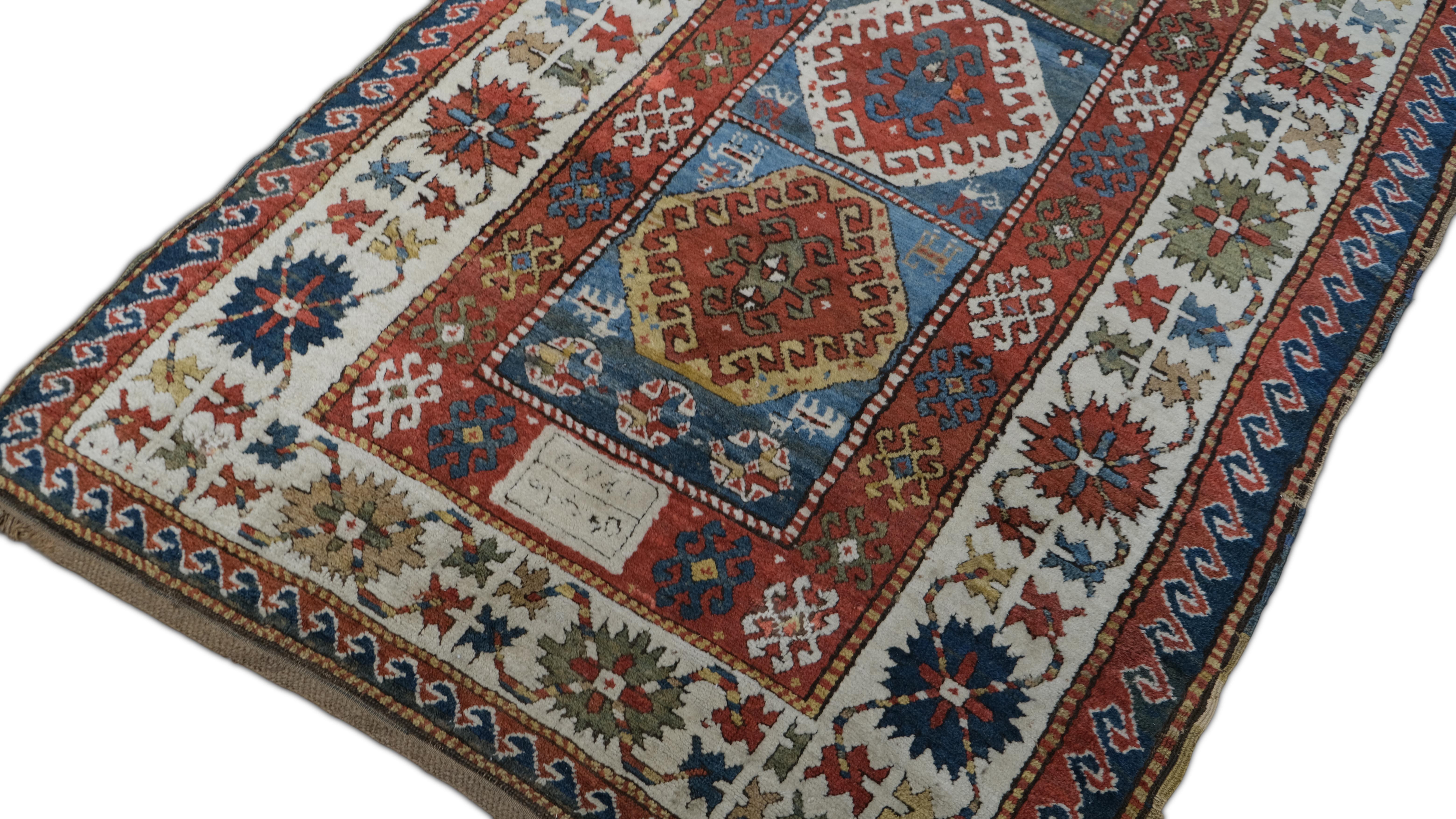 Karachopf Kazak Antiker roter und blauer Wollteppich  4'x9'2'' um 1870-1900 (Kaukasisch) im Angebot