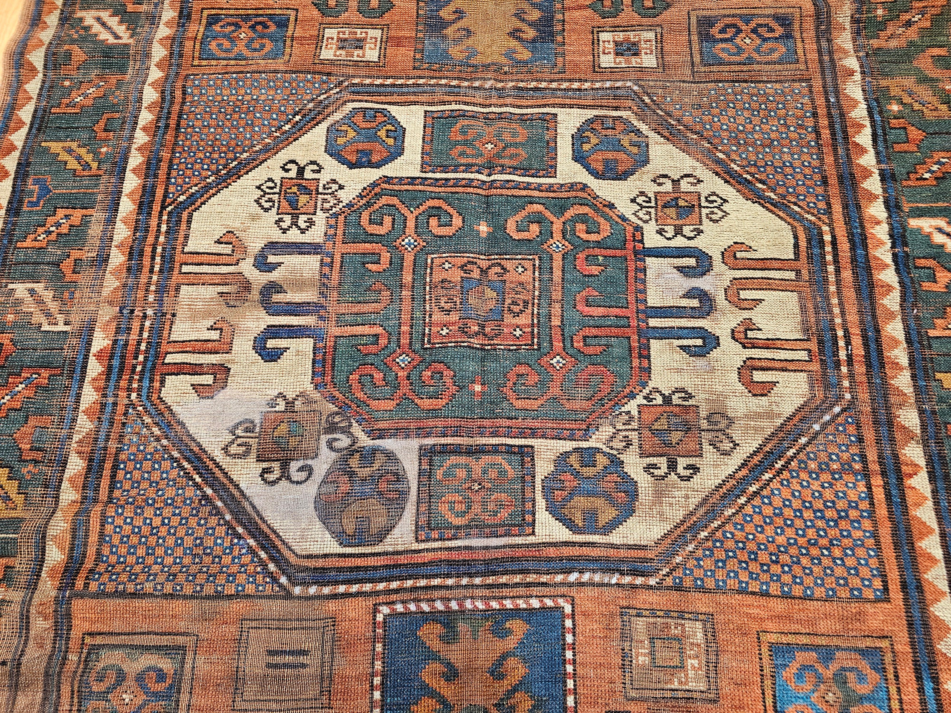 Teinture végétale Tapis de prière caucasien Kazak en vente