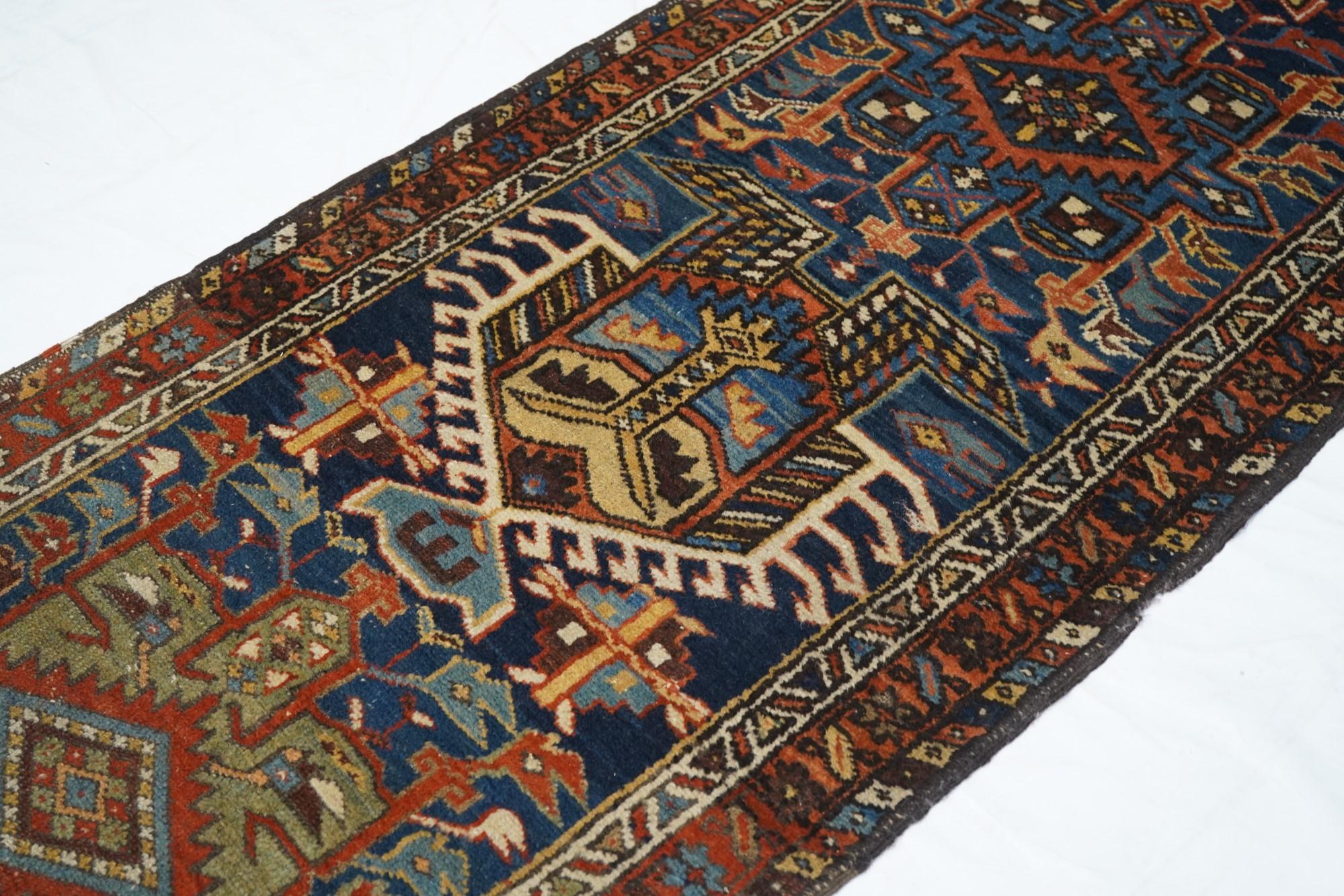 Antiker Karajeh-Teppich 2'10'' x 14'1'' (Frühes 20. Jahrhundert) im Angebot