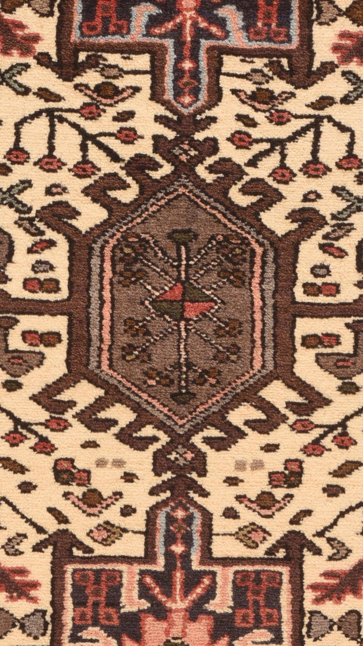 Tappeto Karajeh 2'2'' x 3'7'' In condizioni ottime in vendita a New York, NY