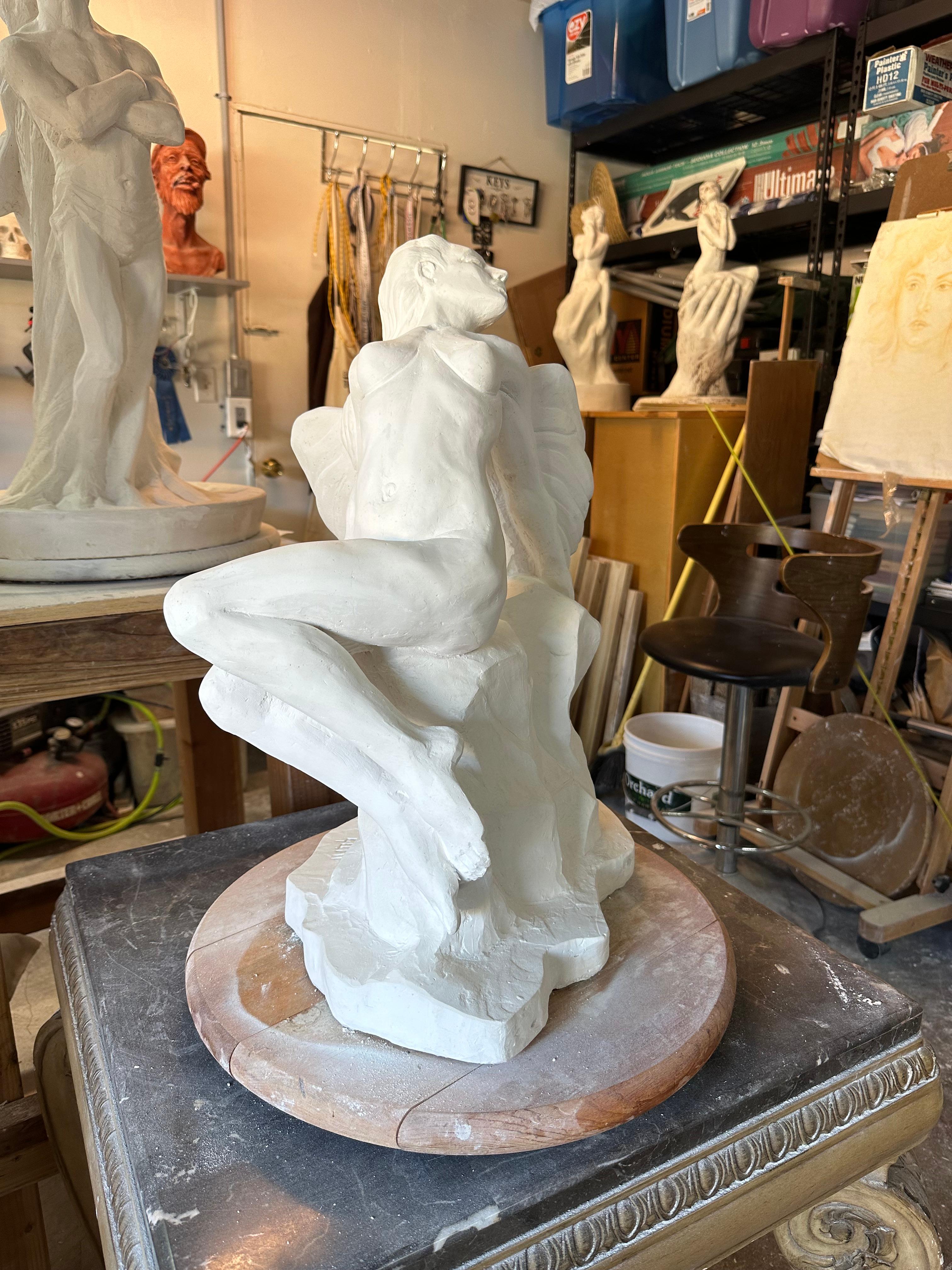 Fallen Angel, Skulptur, Hydro-Stein, handgefertigt von Garo, Unikat, Skulptur im Angebot 5