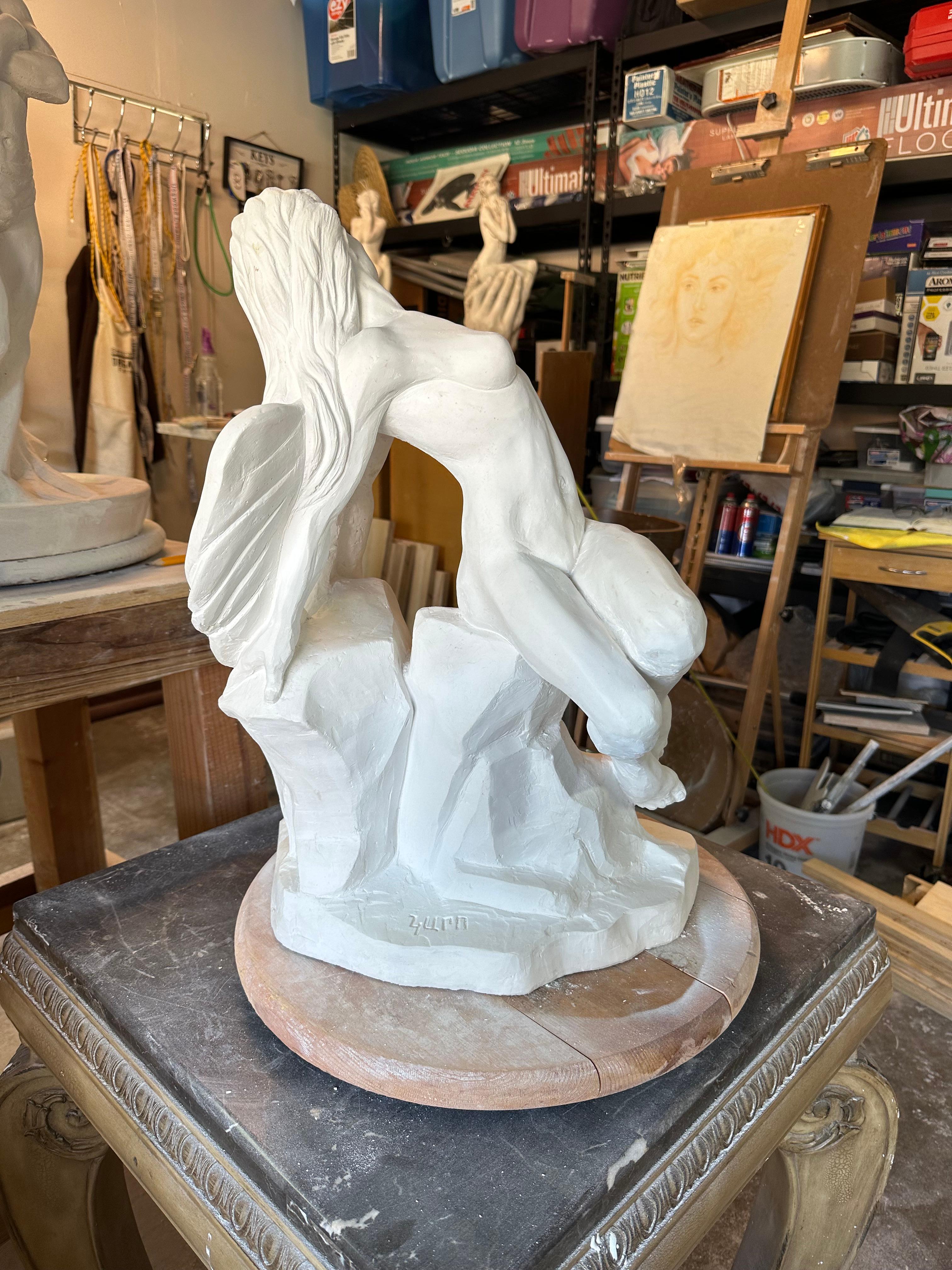 Fallen Angel, Skulptur, Hydro-Stein, handgefertigt von Garo, Unikat, Skulptur im Angebot 6