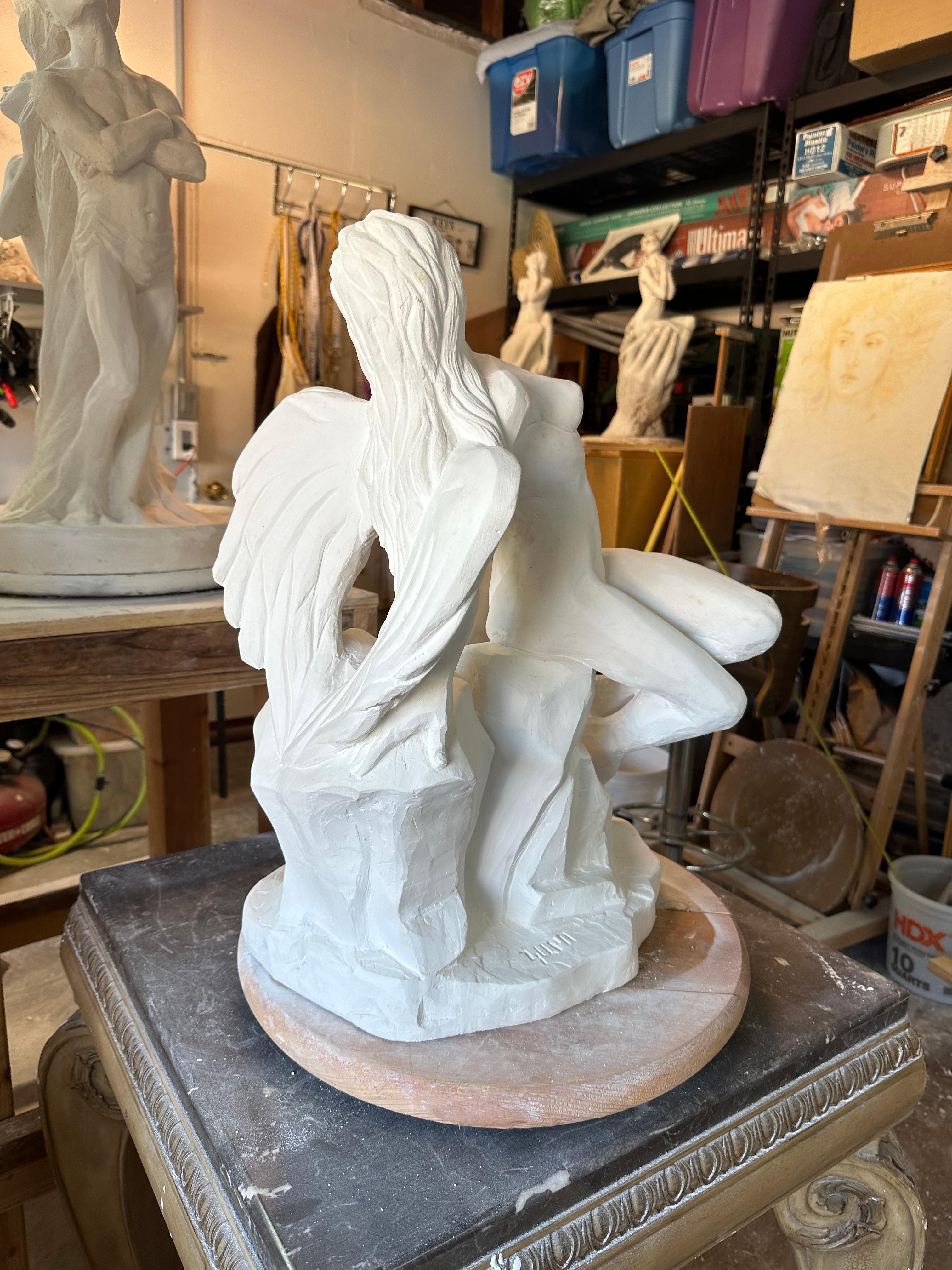 Fallen Angel, Skulptur, Hydro-Stein, handgefertigt von Garo, Unikat, Skulptur im Angebot 7