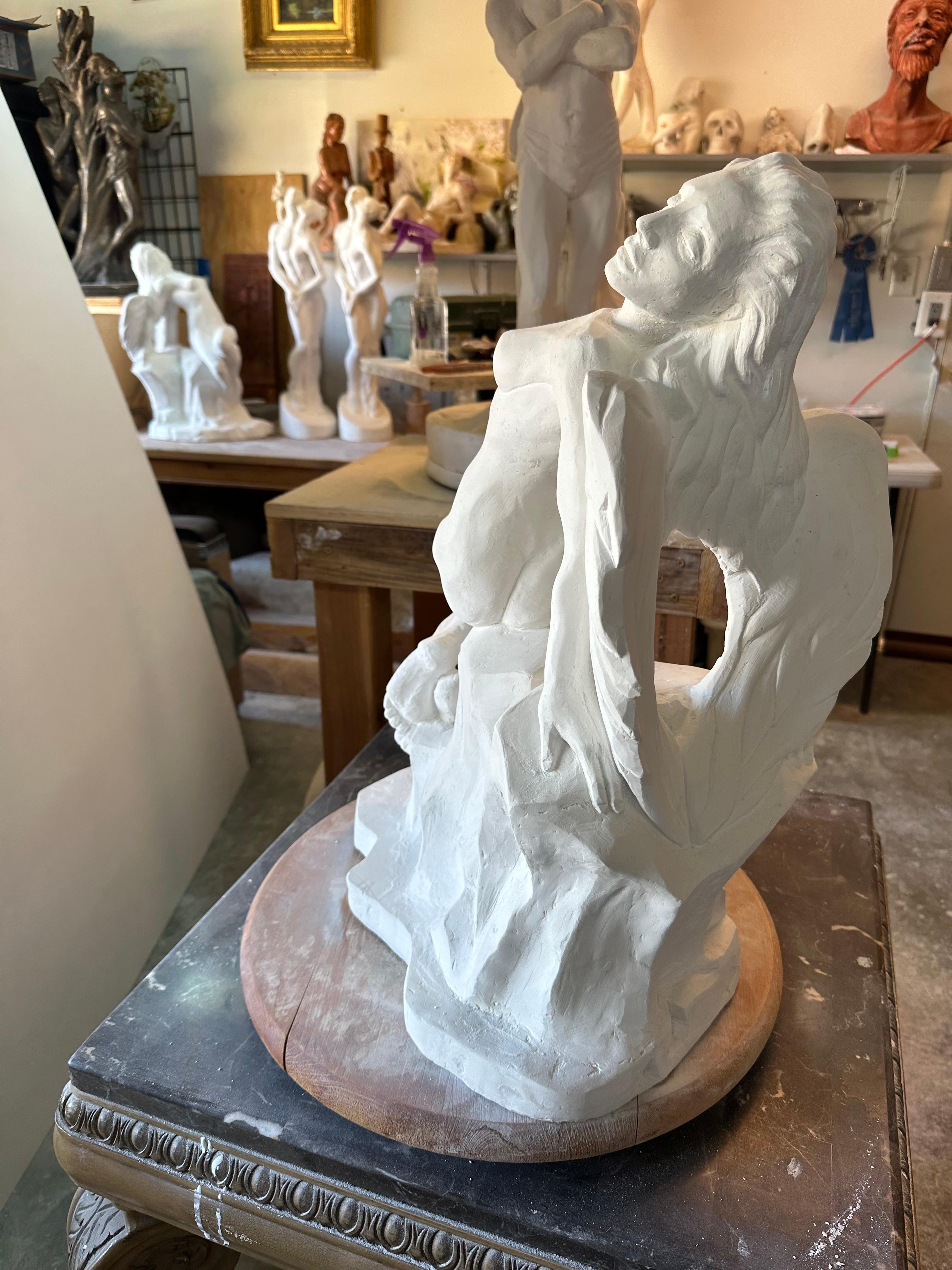Fallen Angel, Skulptur, Hydro-Stein, handgefertigt von Garo, Unikat, Skulptur im Angebot 2